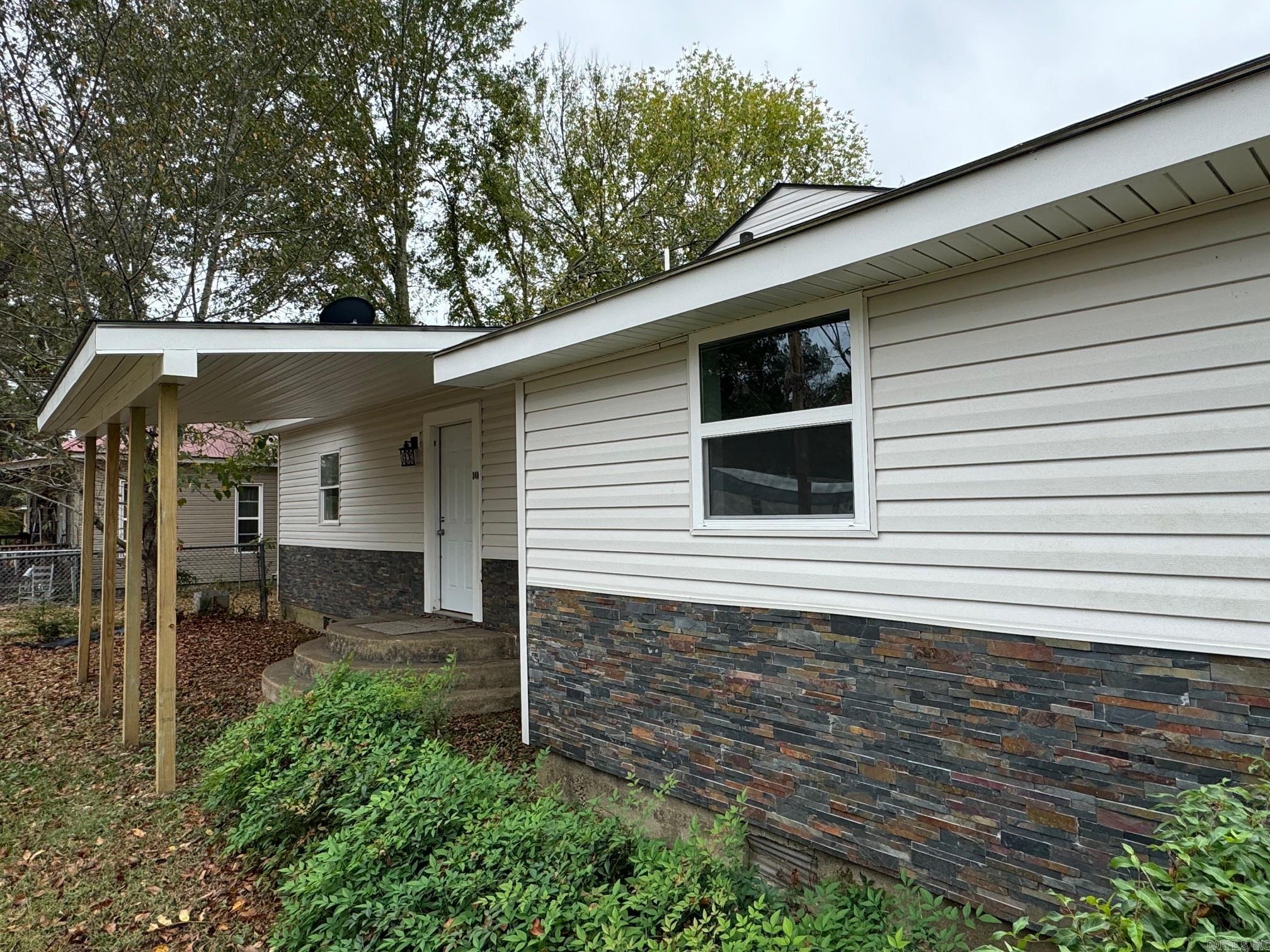 349 W Walnut  Prescott, AR