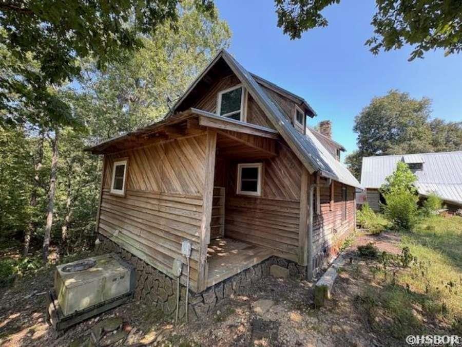 135 Burnett Road  Delight, AR