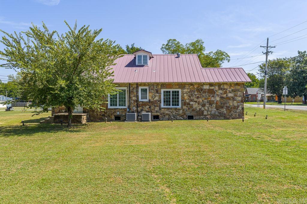 101 N Main  Mansfield, AR