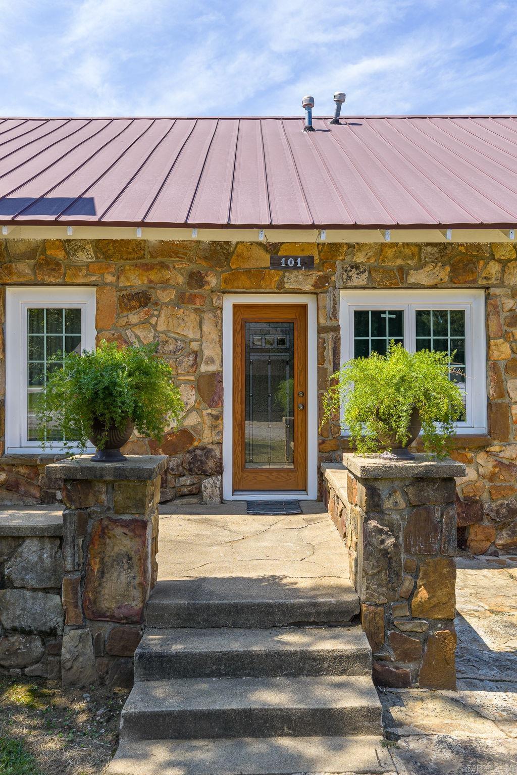 101 N Main  Mansfield, AR
