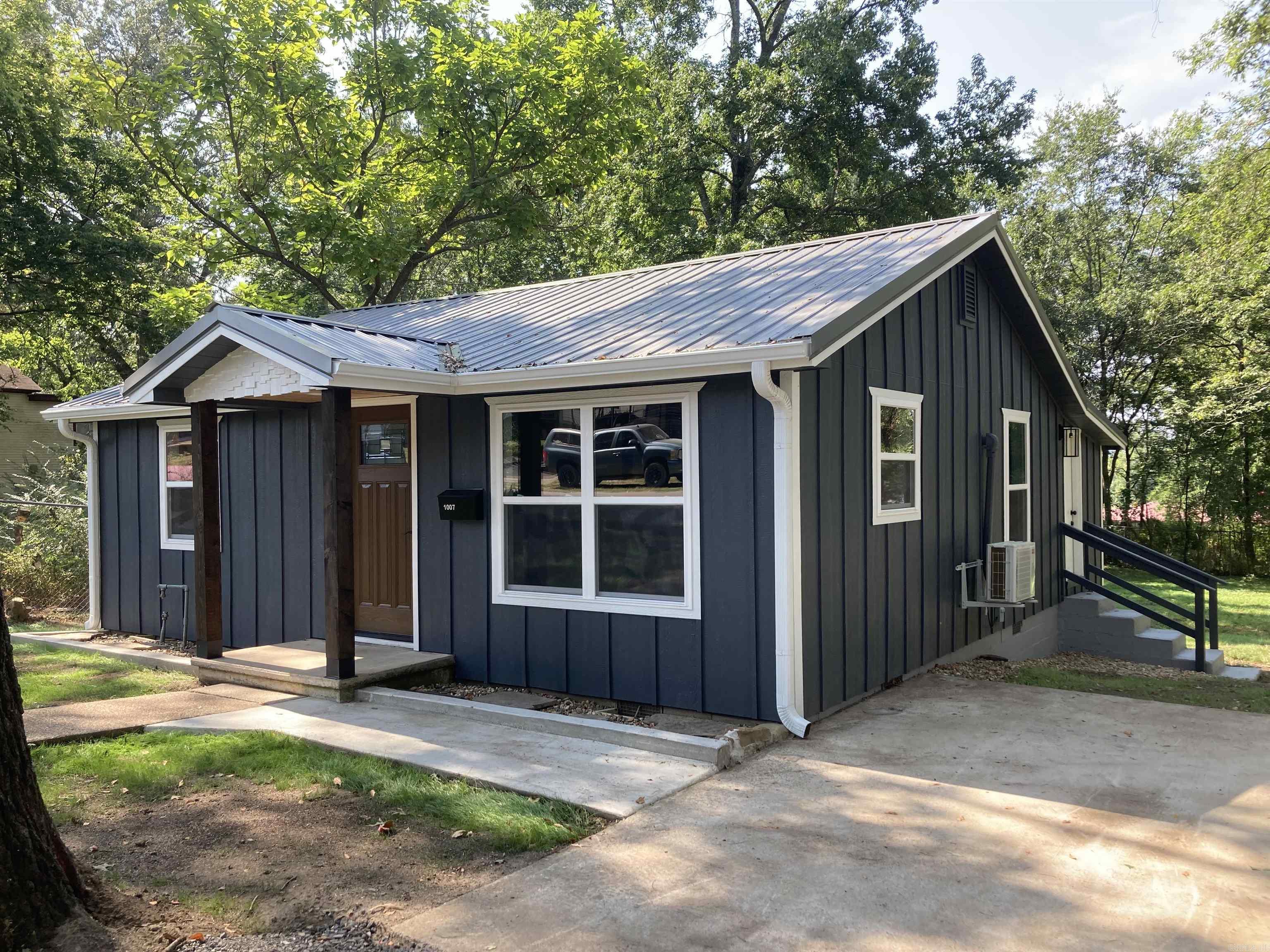 1007 9th  Mena, AR