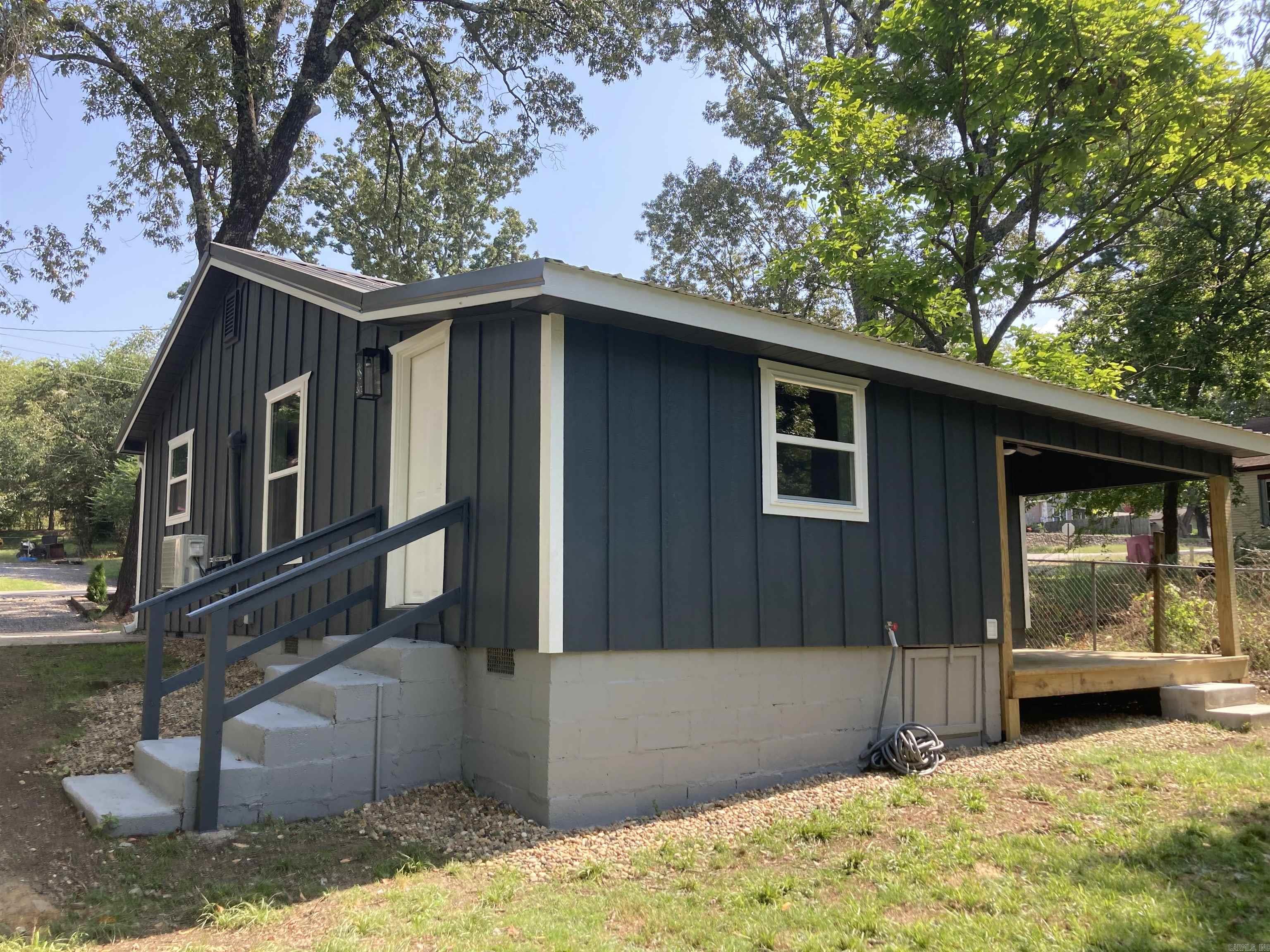 1007 9th  Mena, AR