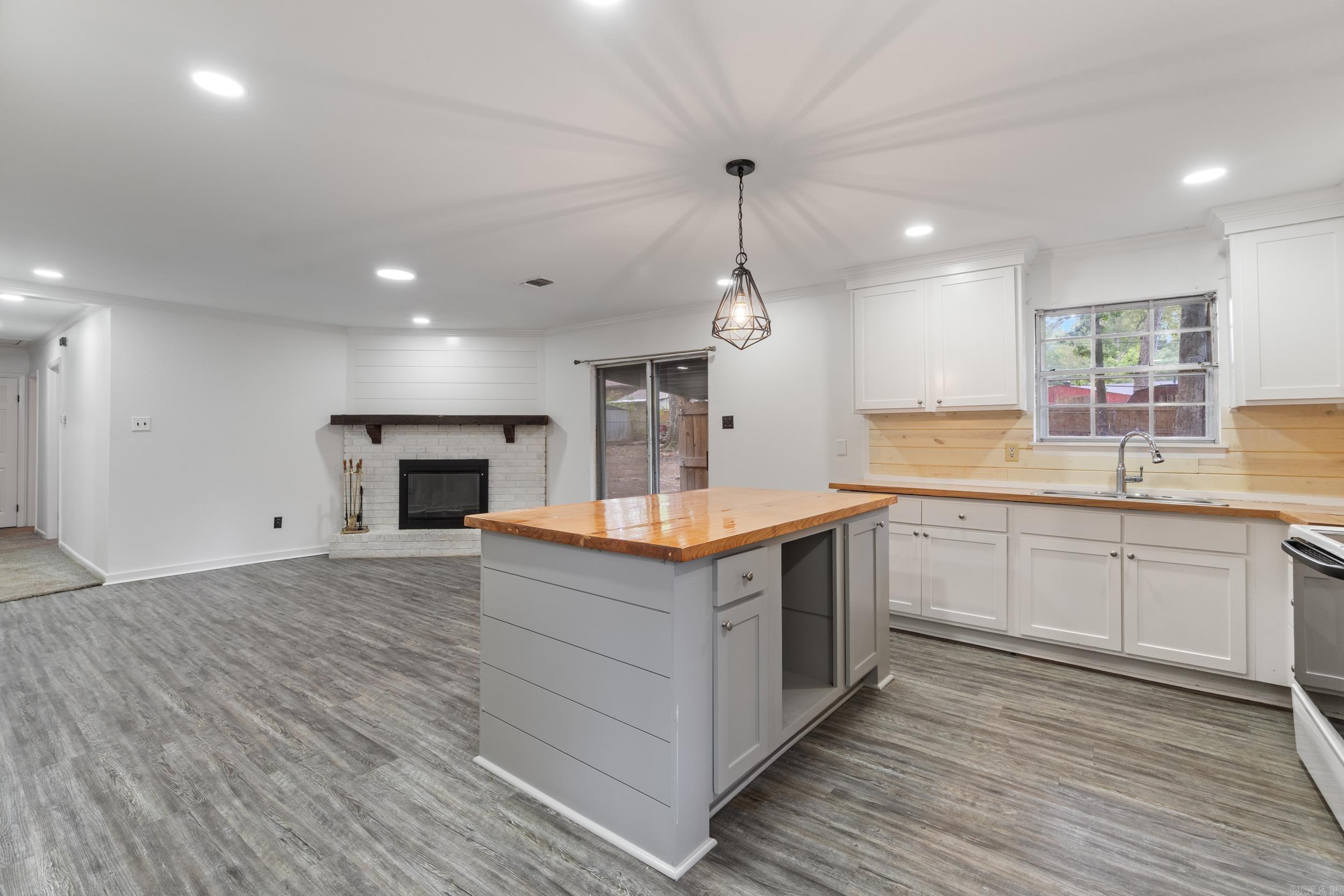10200 Whispering Pine  Little Rock, AR