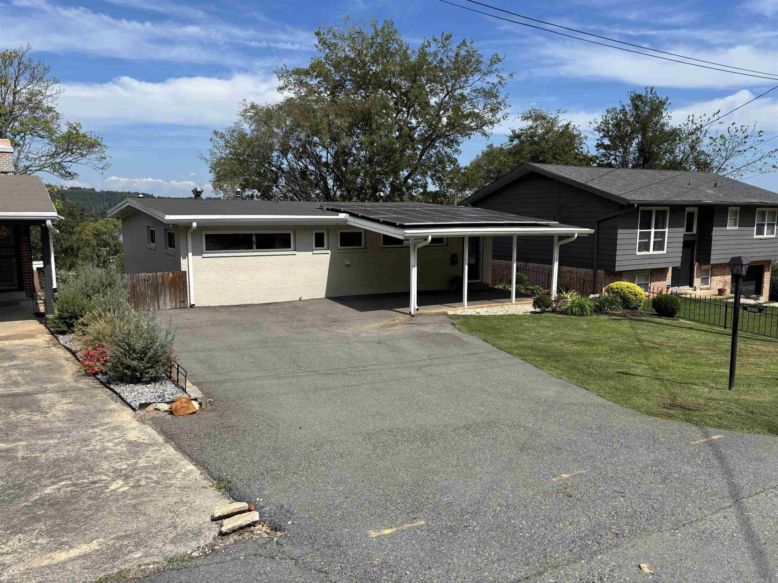 2012 Riverview Dr
