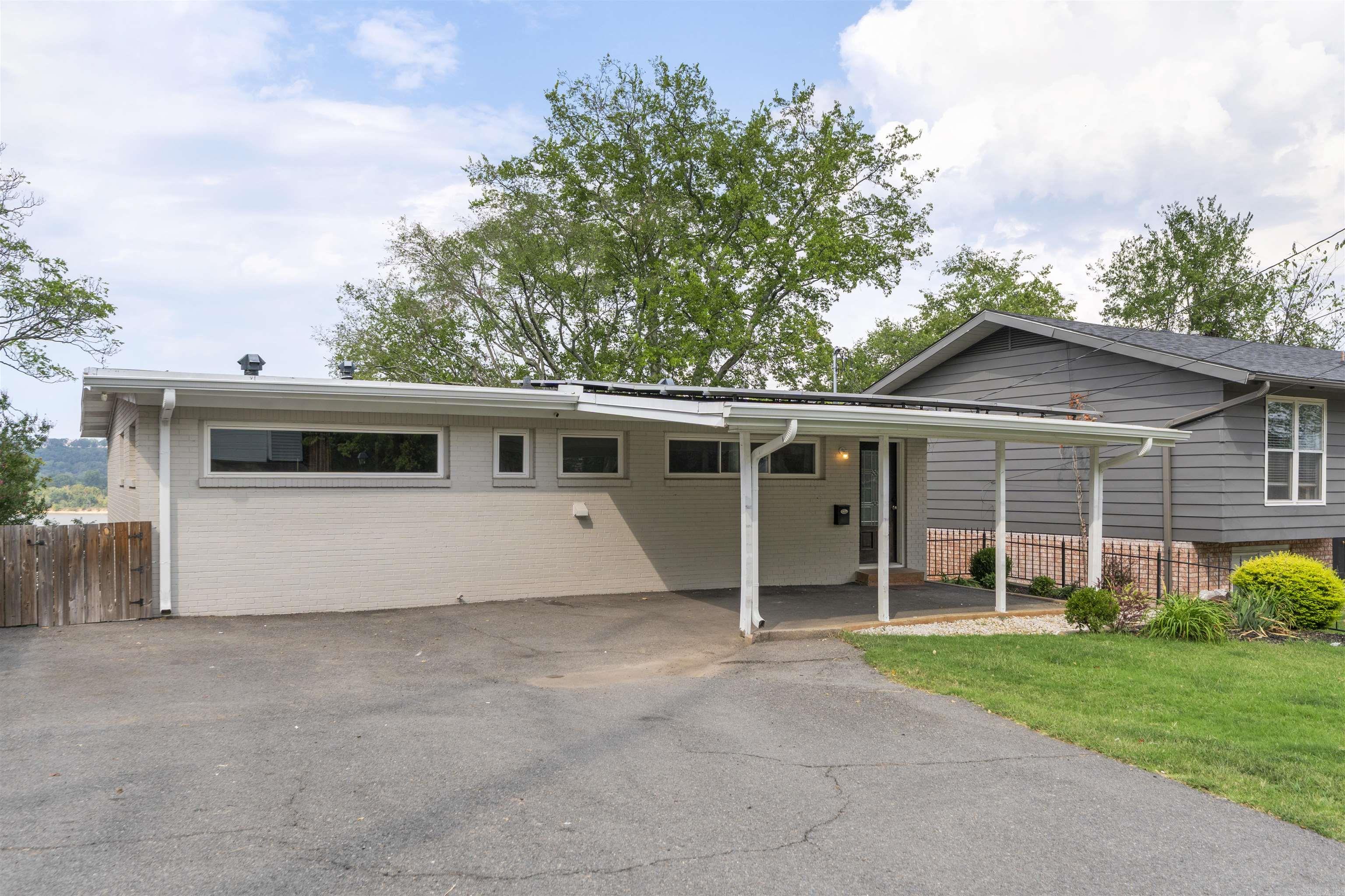 2012 Riverview Dr  Little Rock, AR