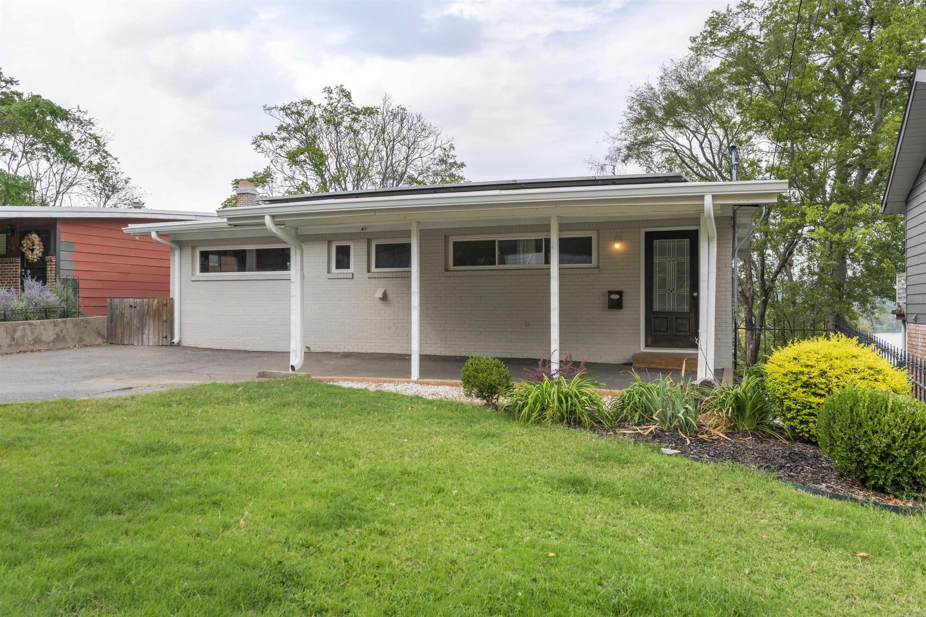 2012 Riverview Dr  Little Rock, AR