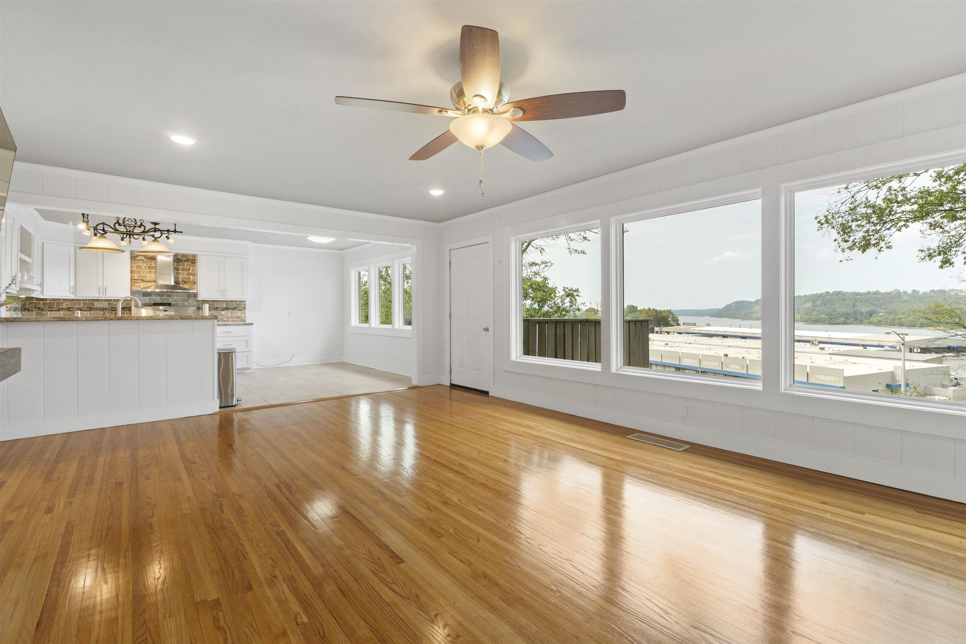 2012 Riverview Dr  Little Rock, AR