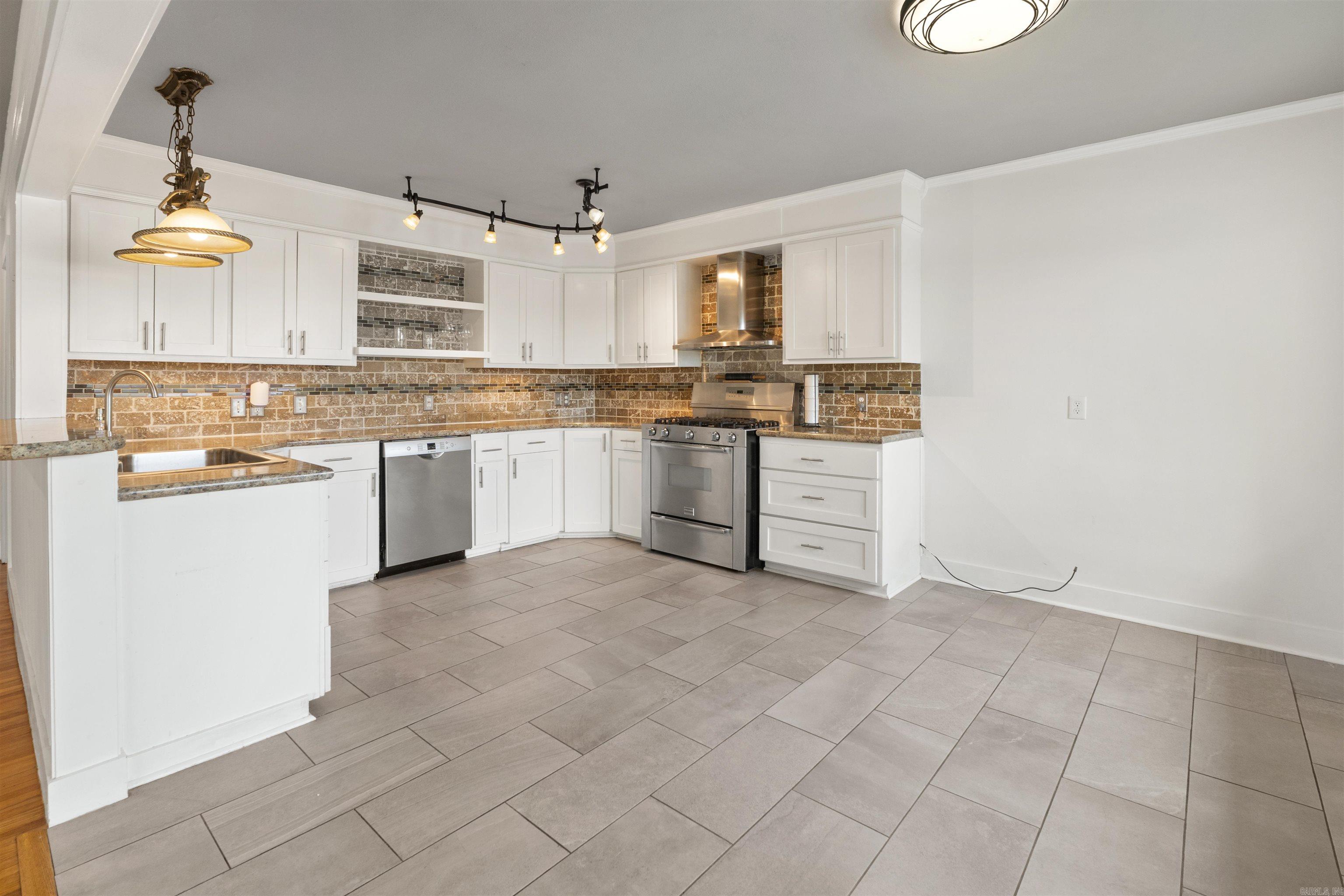 2012 Riverview Dr  Little Rock, AR