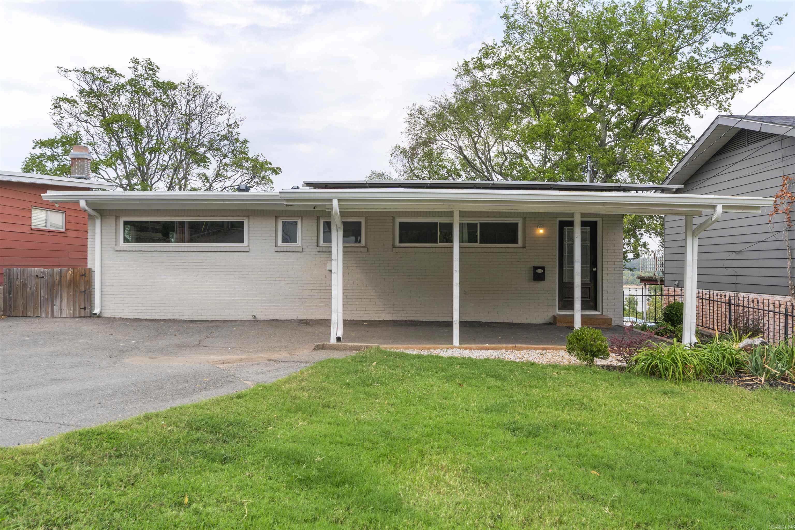 2012 Riverview Dr  Little Rock, AR