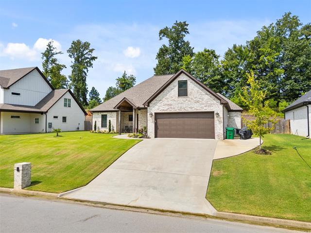 7717 S Shoreline  Benton, AR