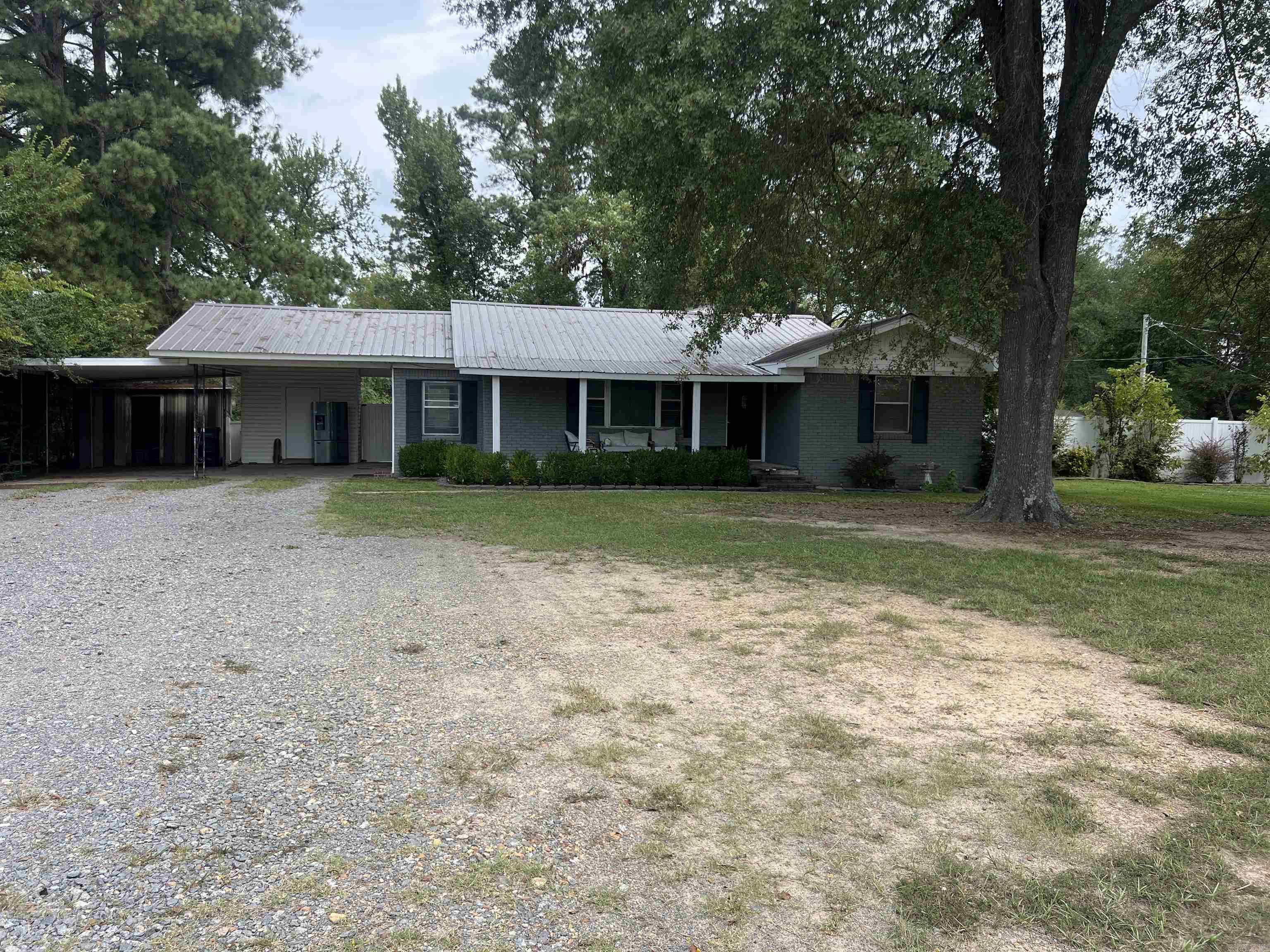 201 E Wiley  Star City, AR