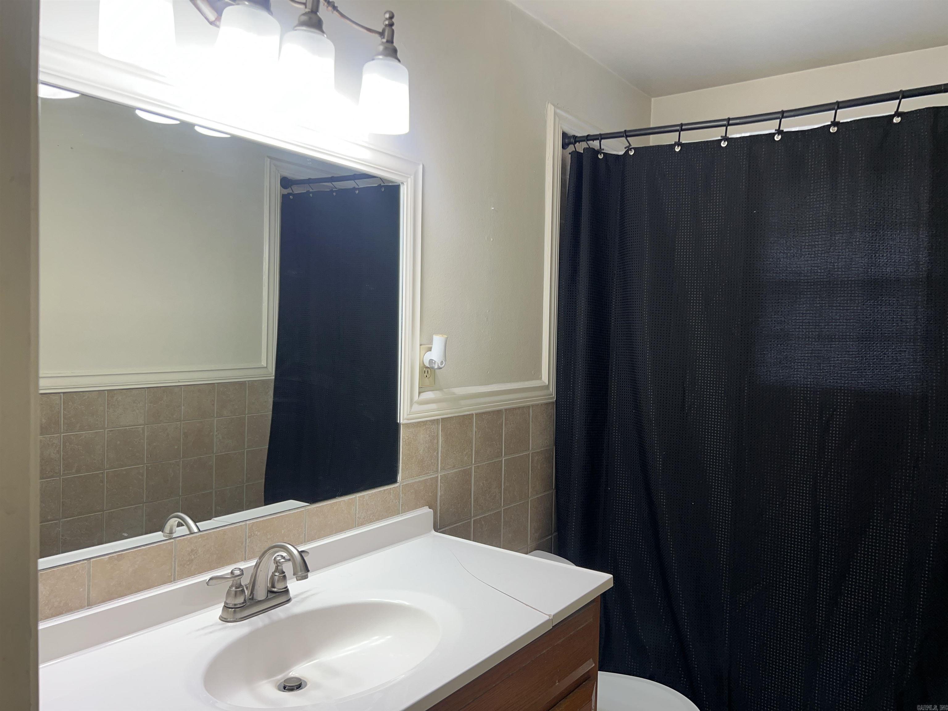 201 E Wiley  Star City, AR