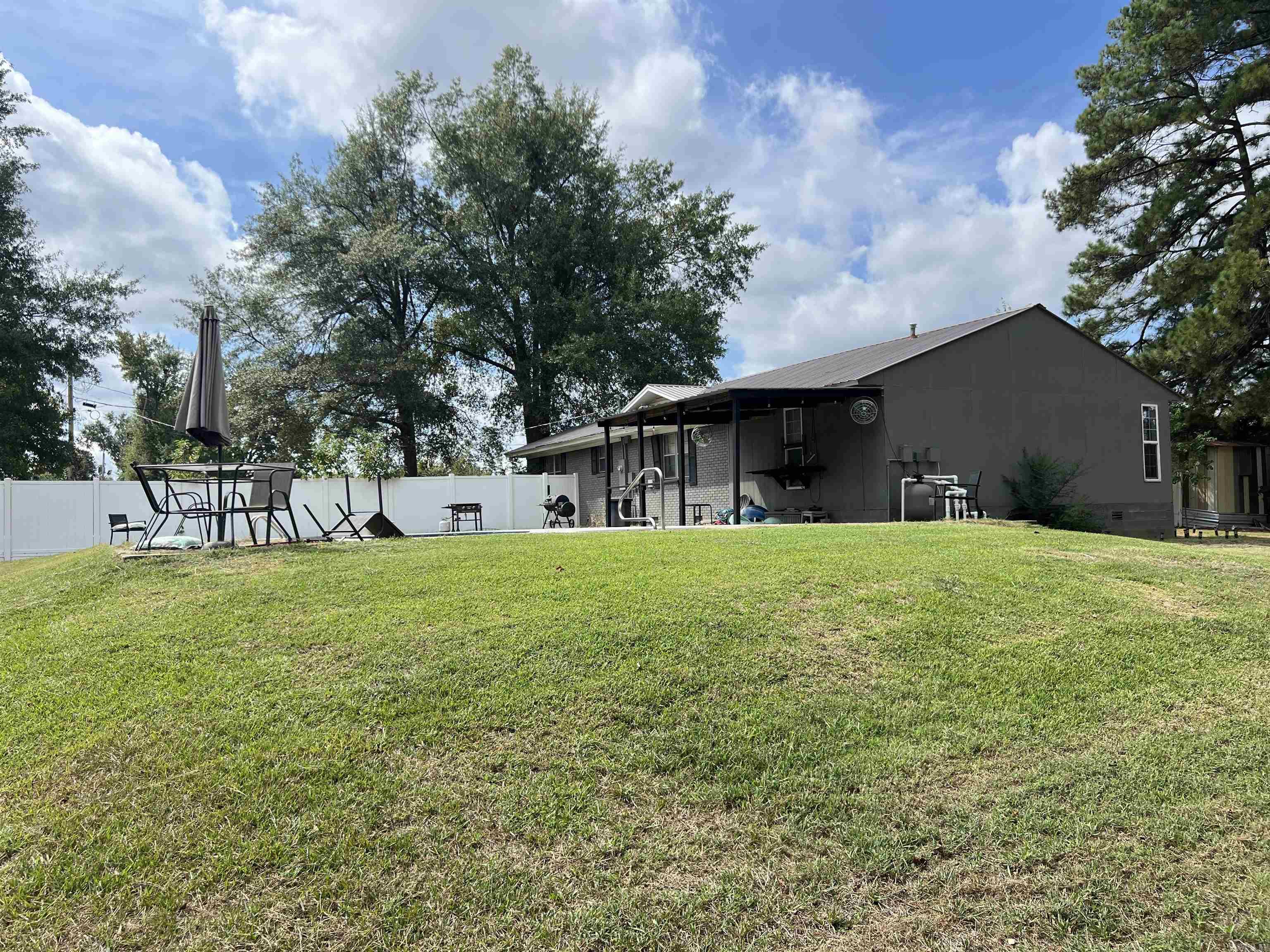 201 E Wiley  Star City, AR
