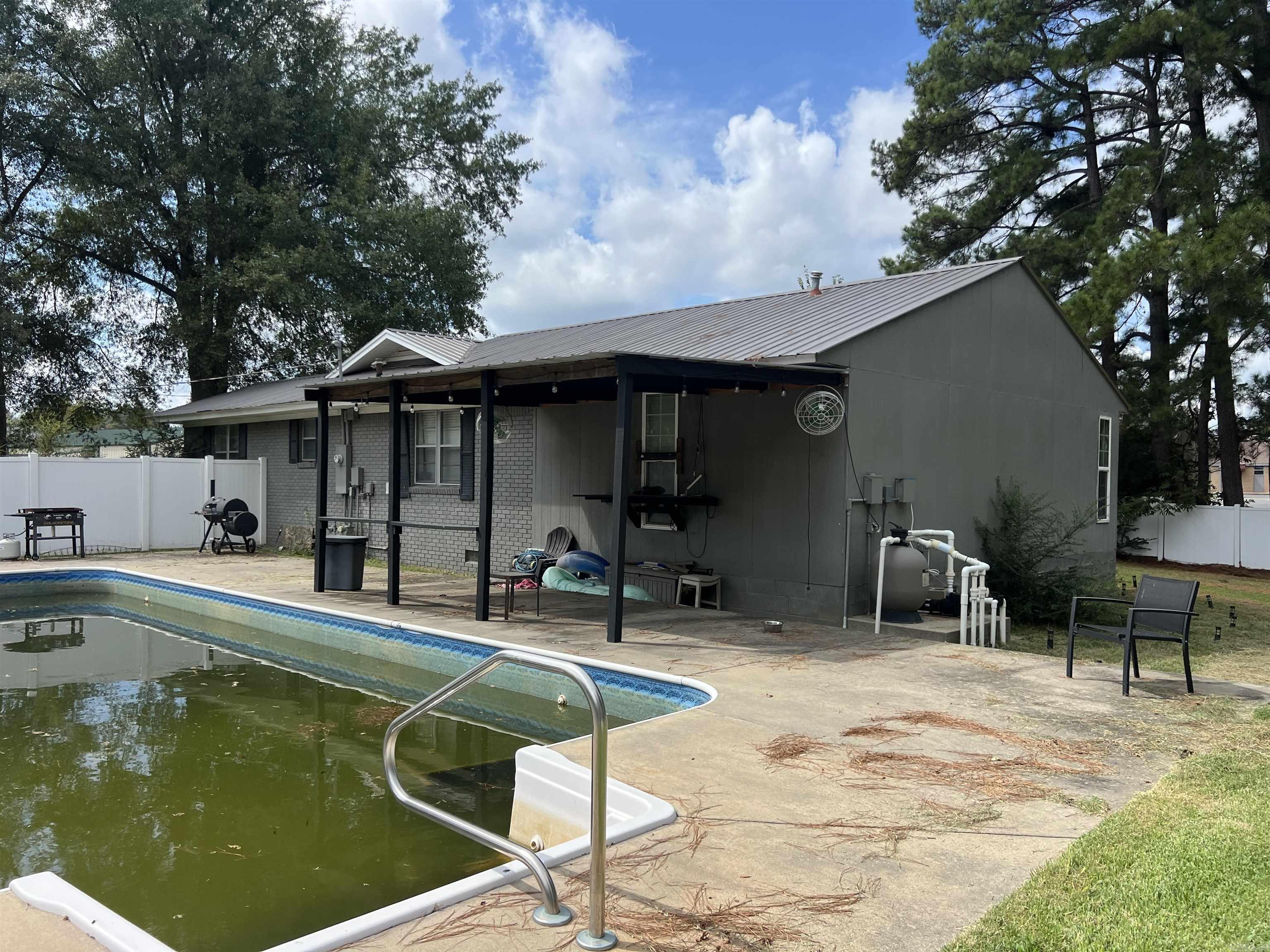 201 E Wiley  Star City, AR