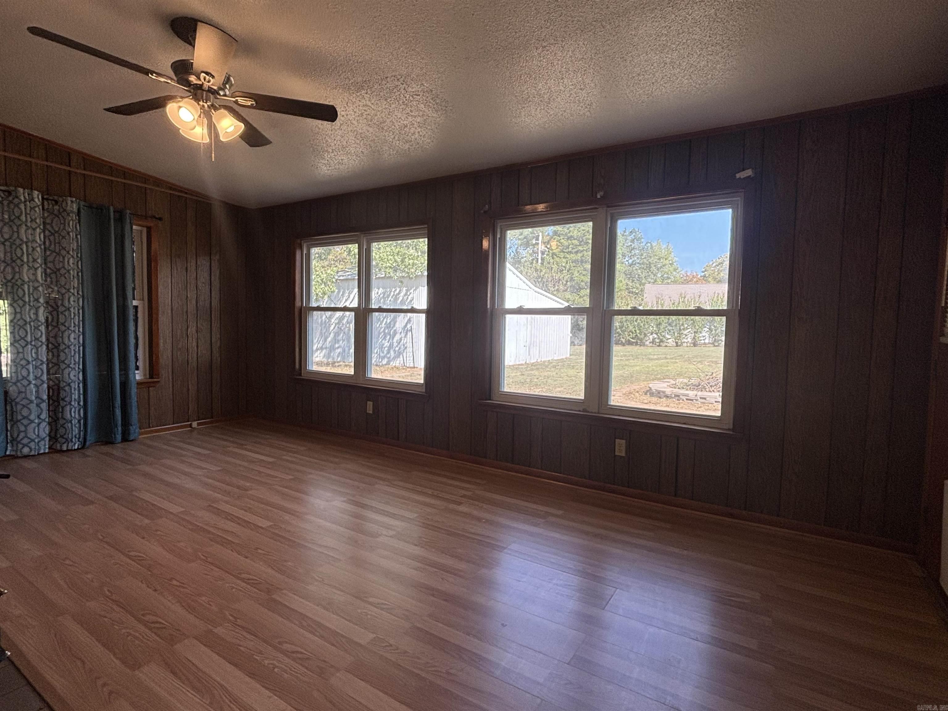 112 E 7TH  Newark, AR
