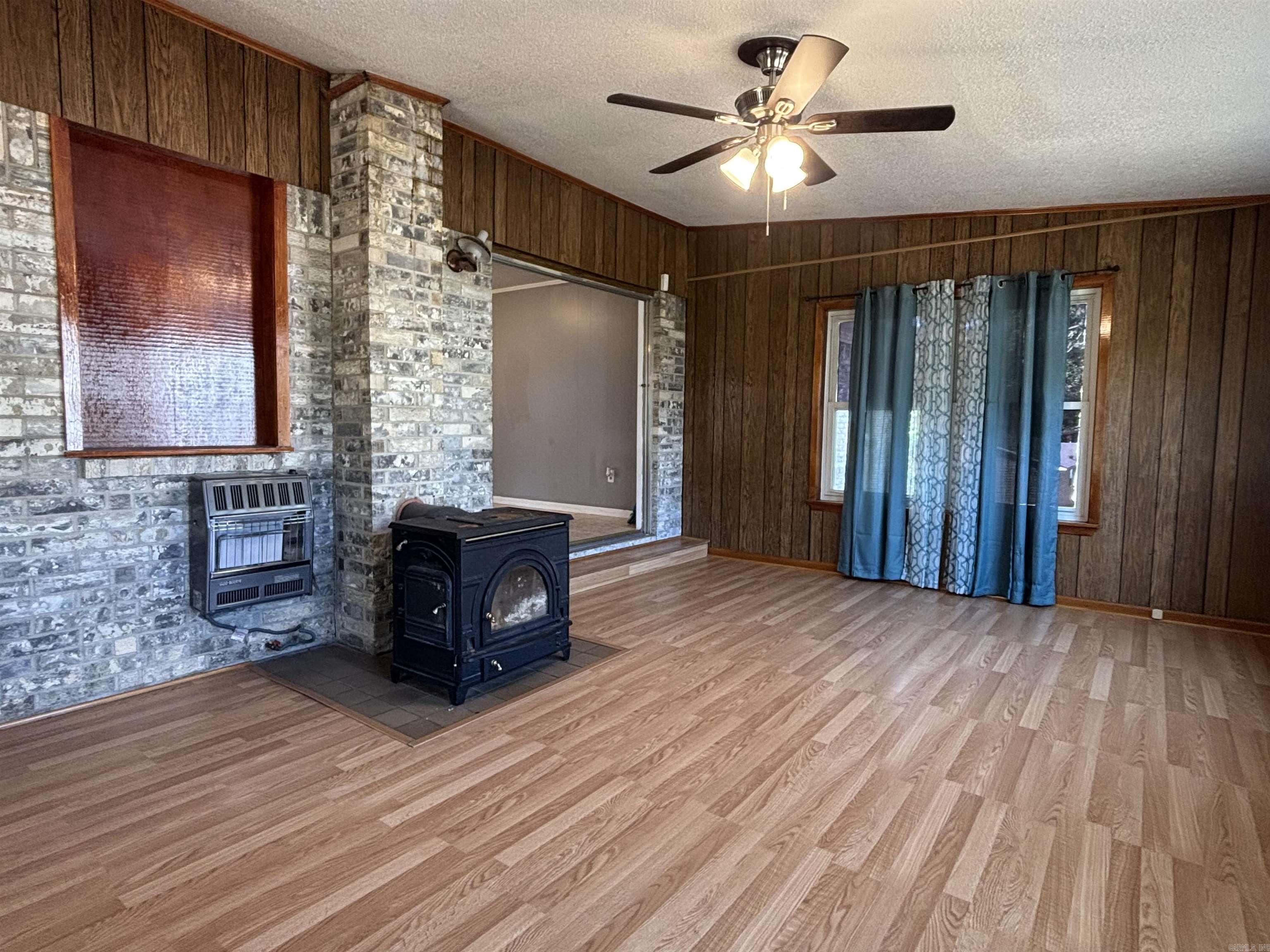 112 E 7TH  Newark, AR