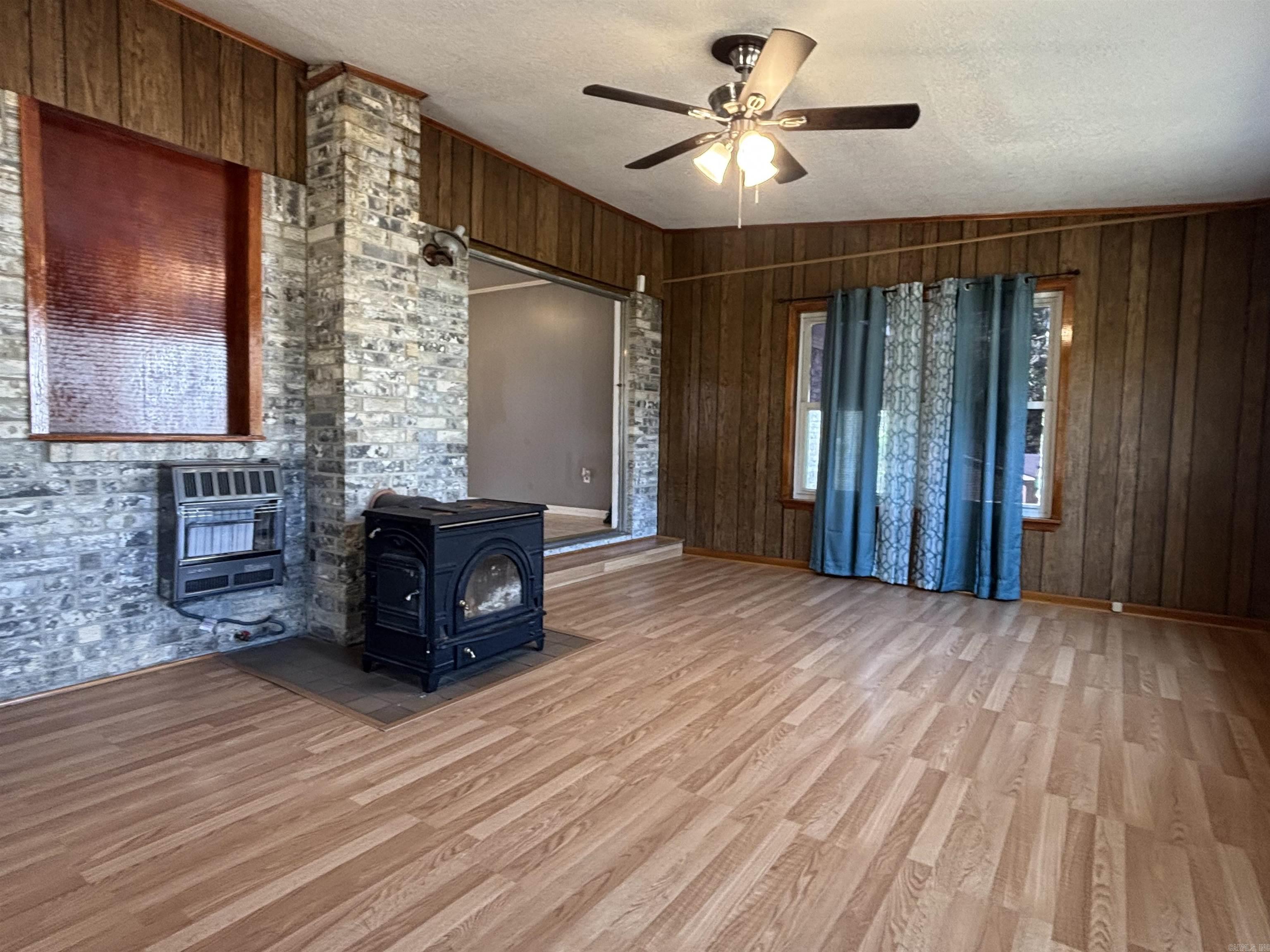 112 E 7TH  Newark, AR