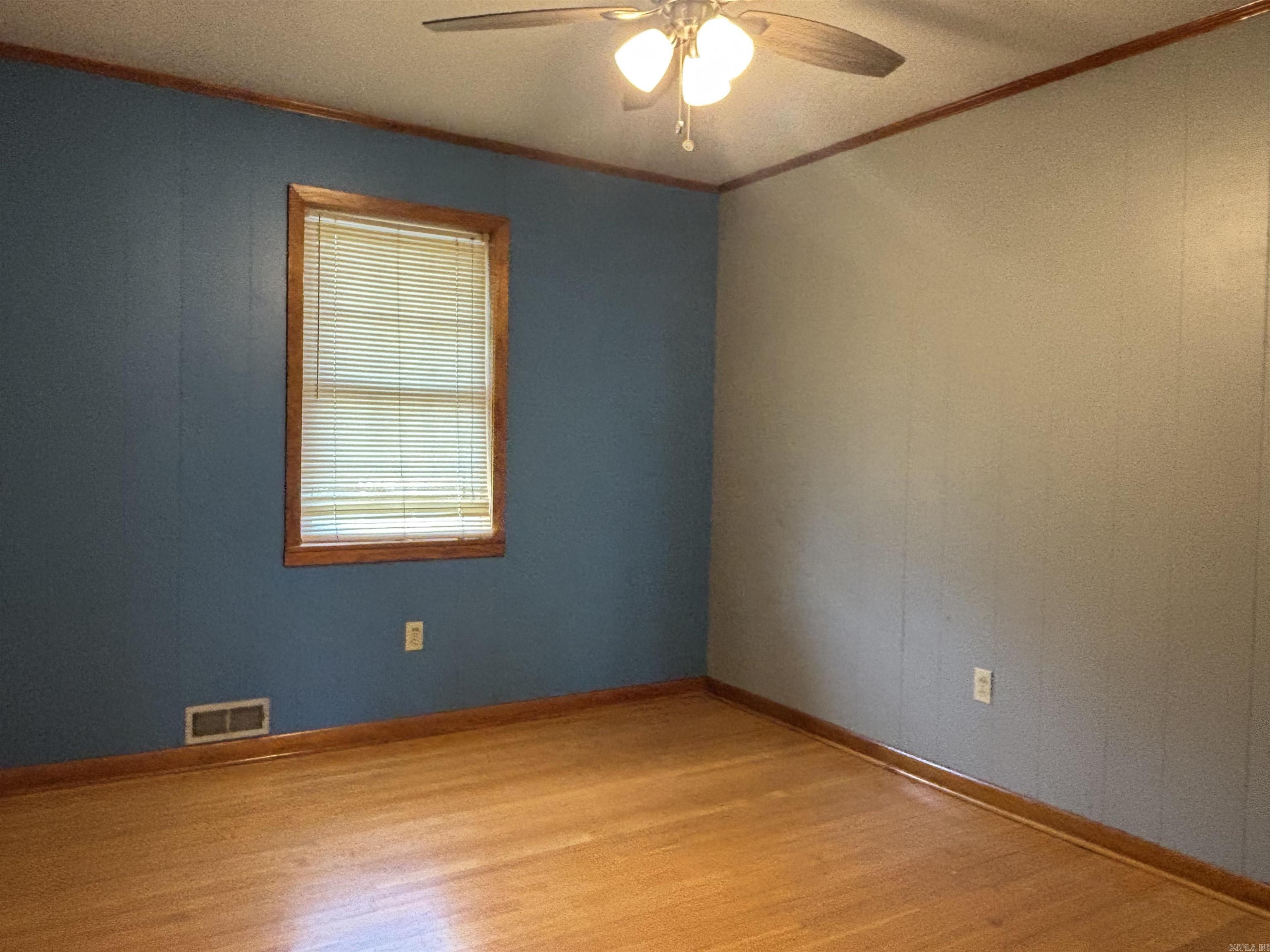 112 E 7TH  Newark, AR