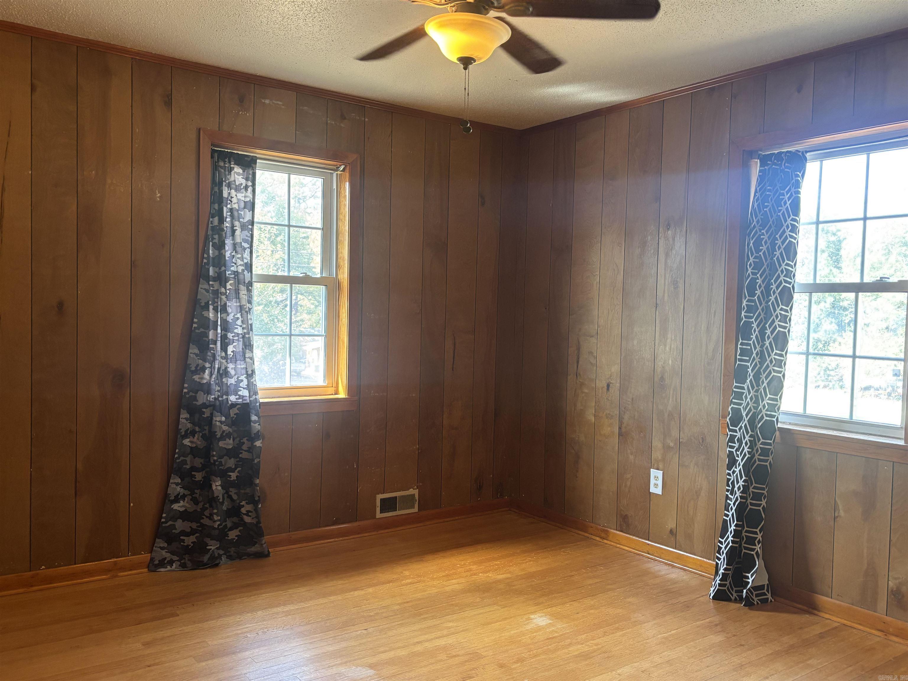 112 E 7TH  Newark, AR