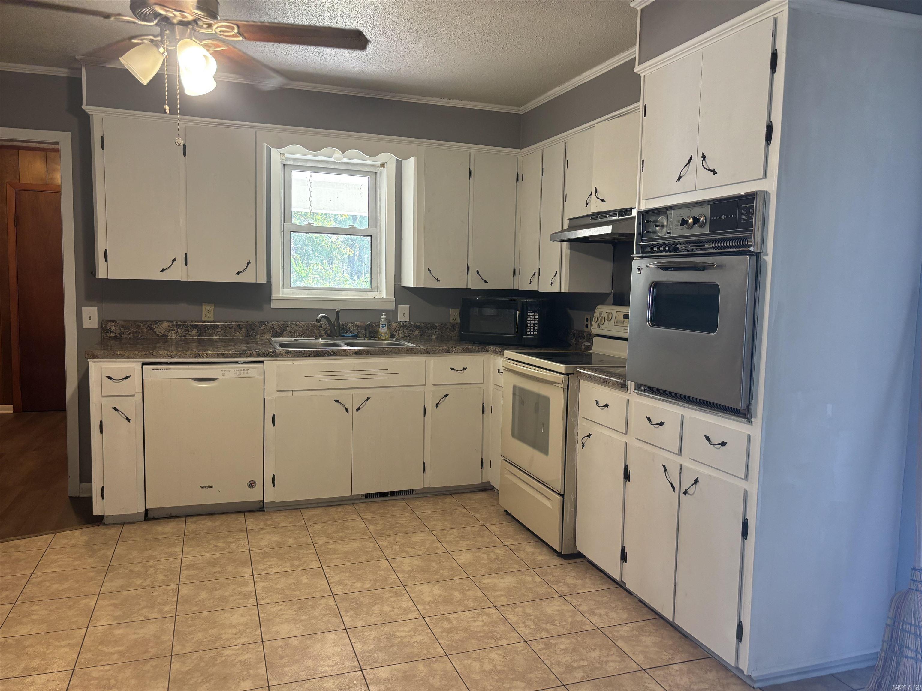 112 E 7TH  Newark, AR
