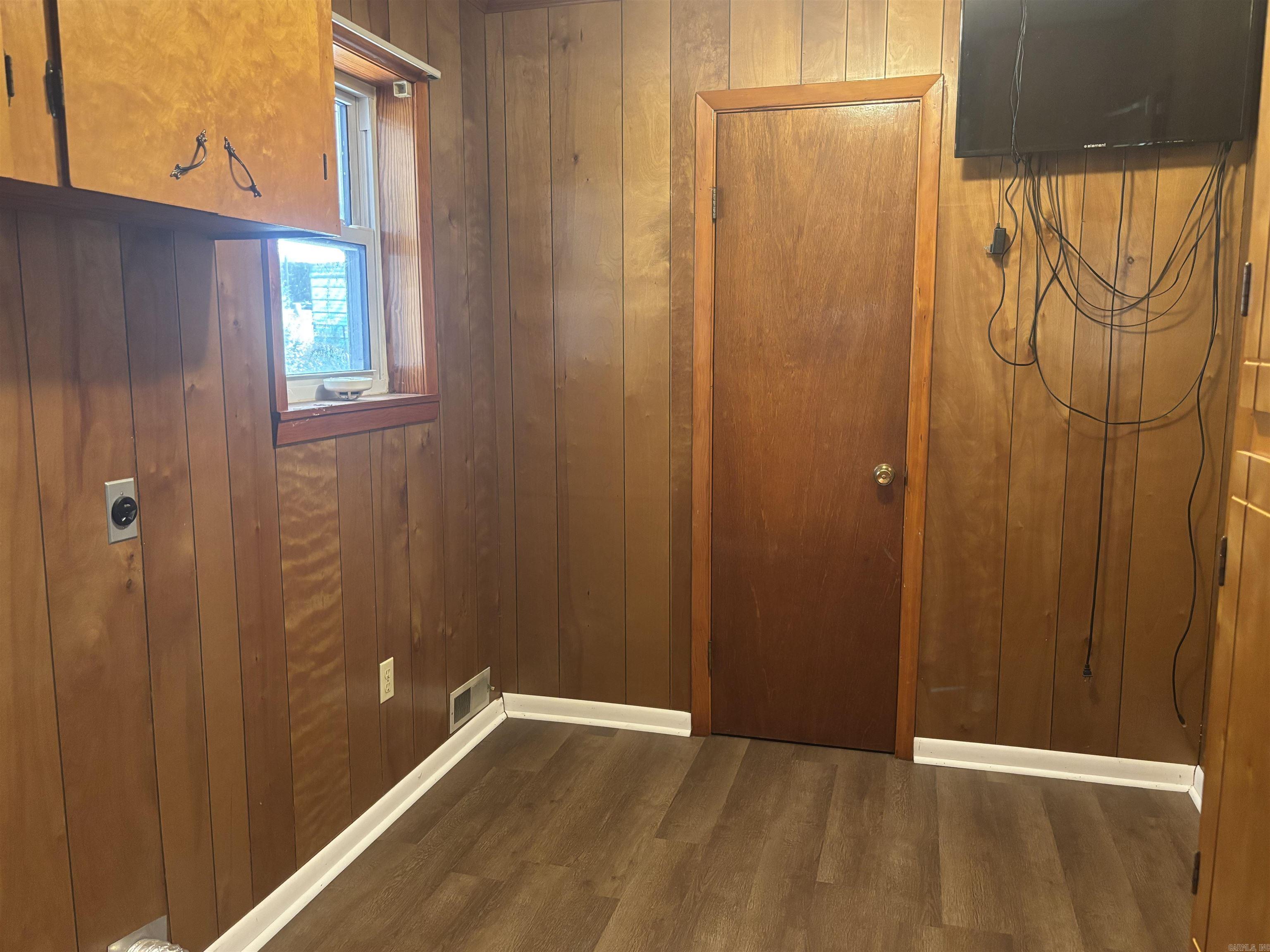 112 E 7TH  Newark, AR