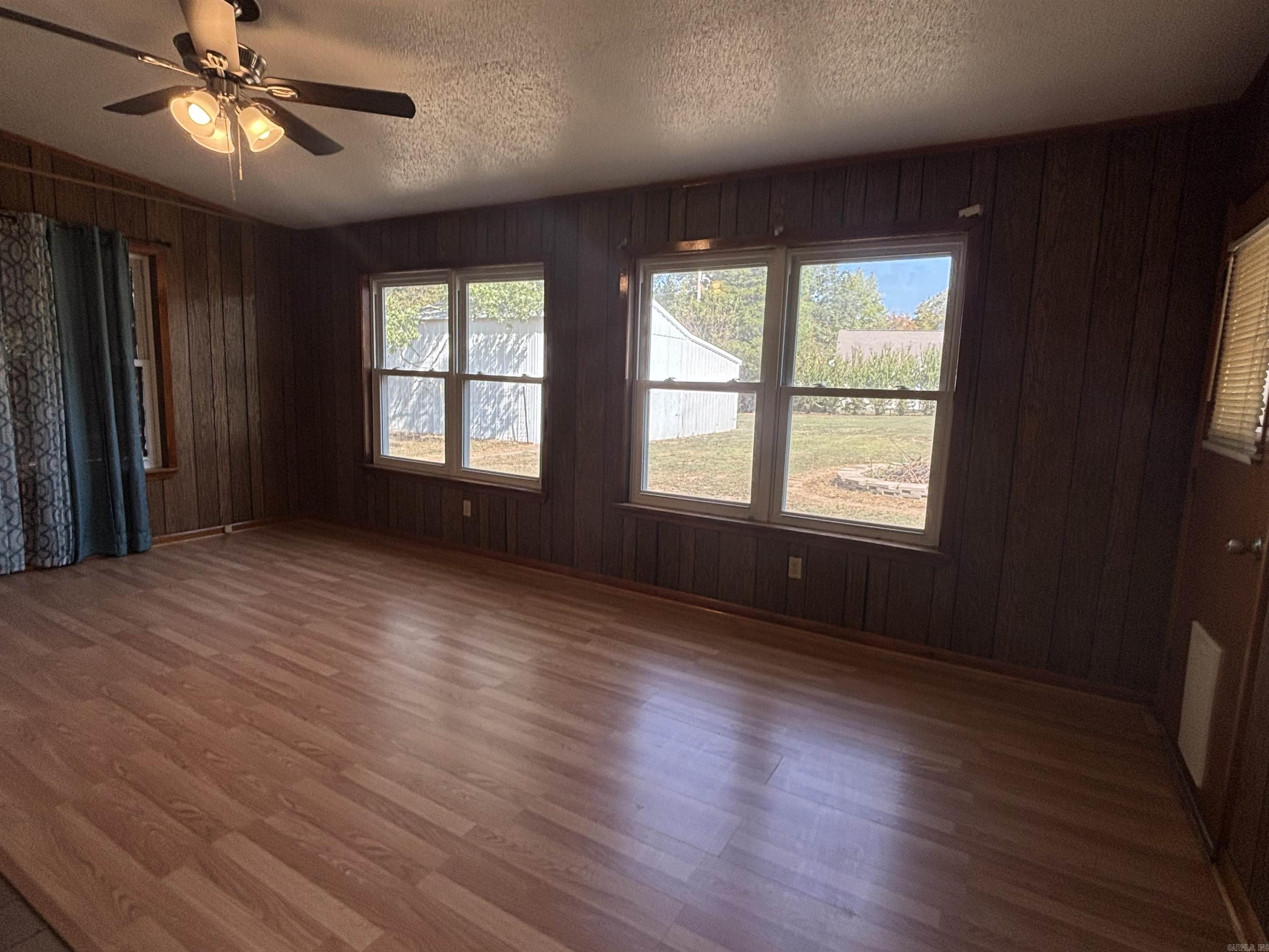 112 E 7TH  Newark, AR