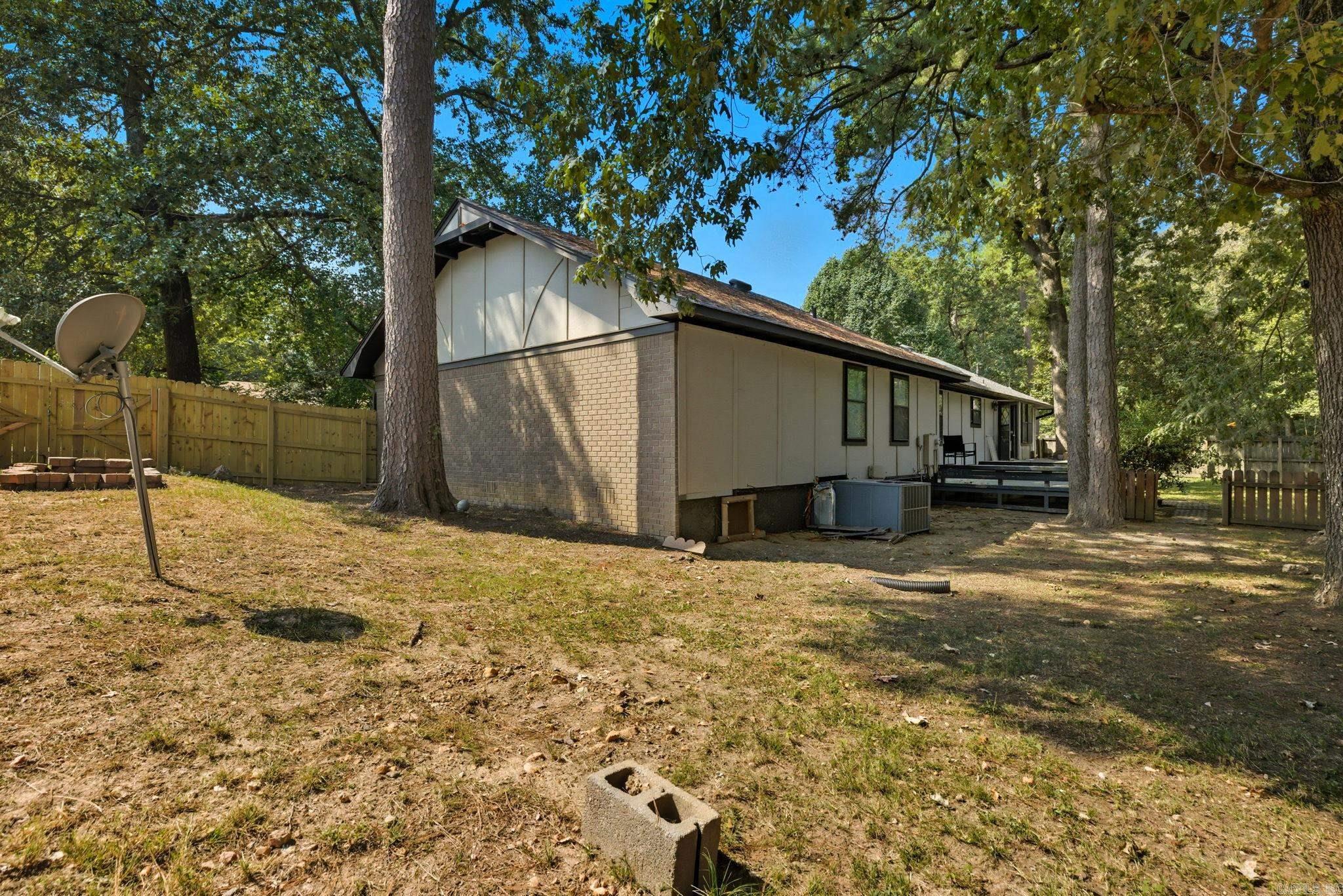 2521 Grapevine  Little Rock, AR