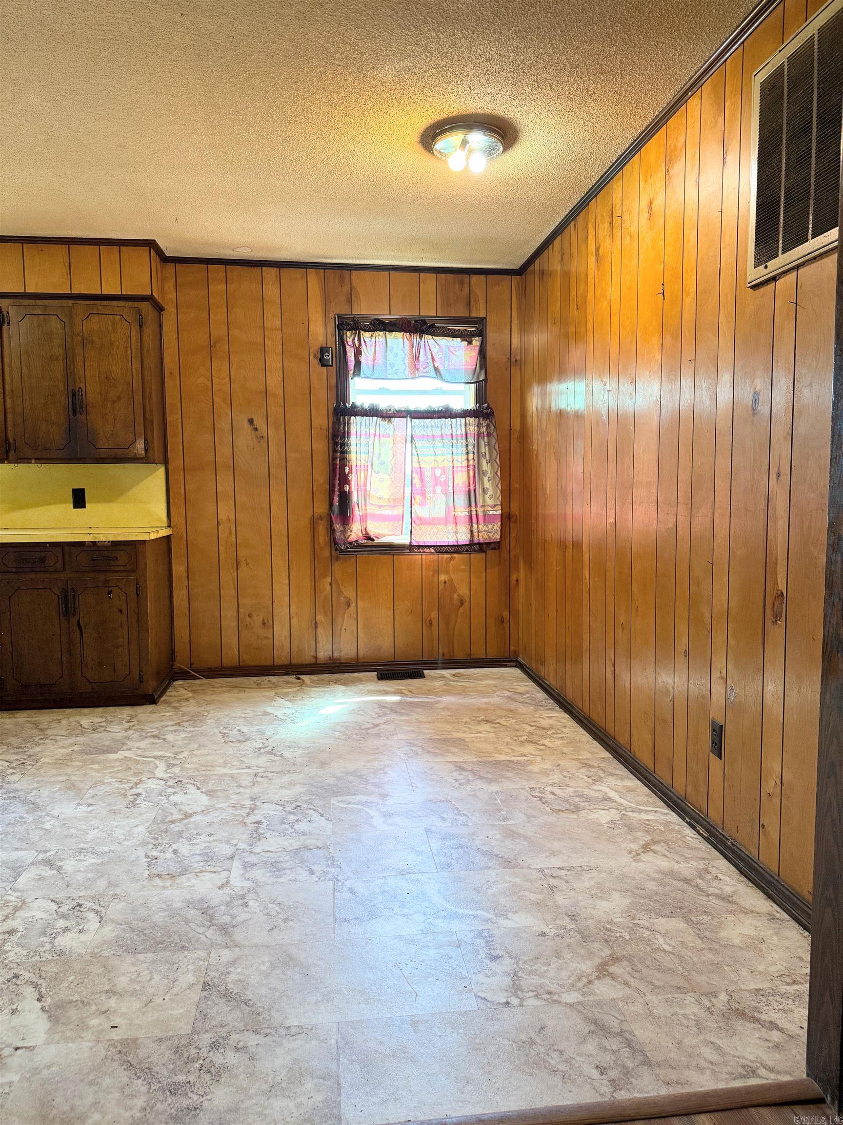 500 Gravel Hill  Altus, AR