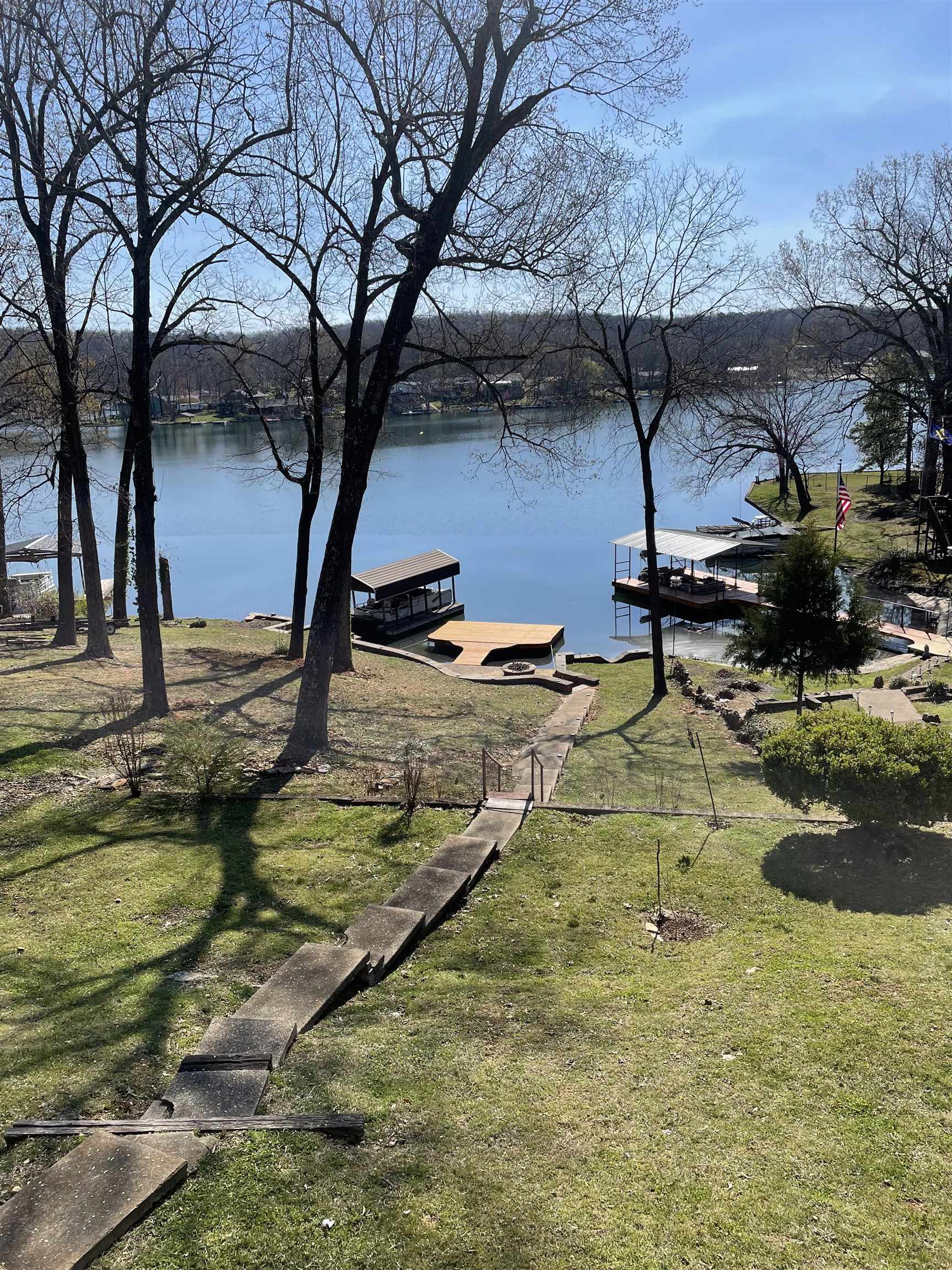 129 W Lakeshore  Cherokee Village, AR