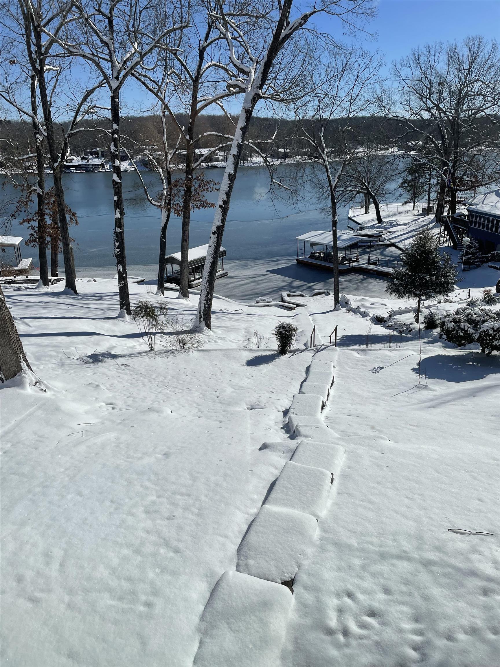 129 W Lakeshore  Cherokee Village, AR