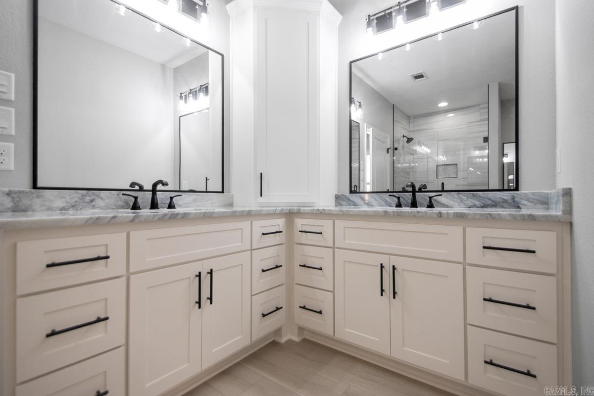 1001 Duke  Bauxite, AR