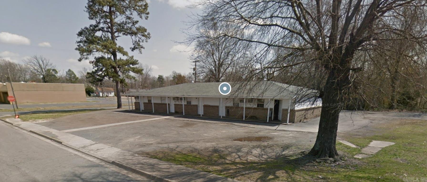 2202 W 10TH  Pine Bluff, AR
