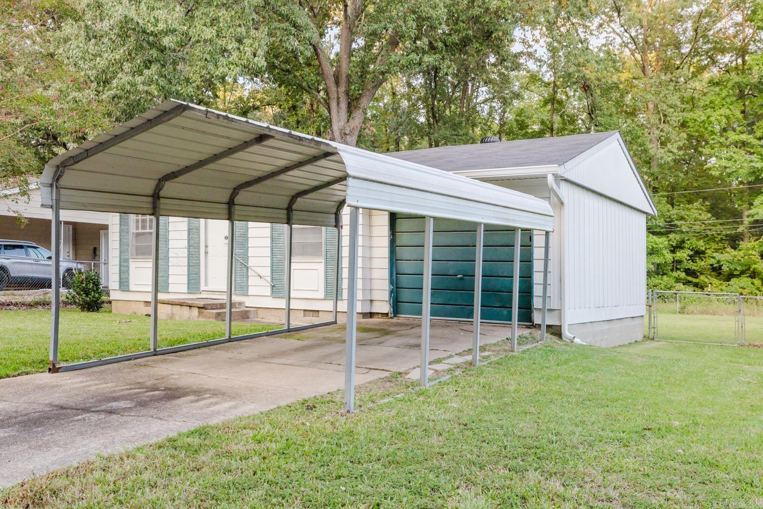 721 Edgehill Dr  Benton, AR