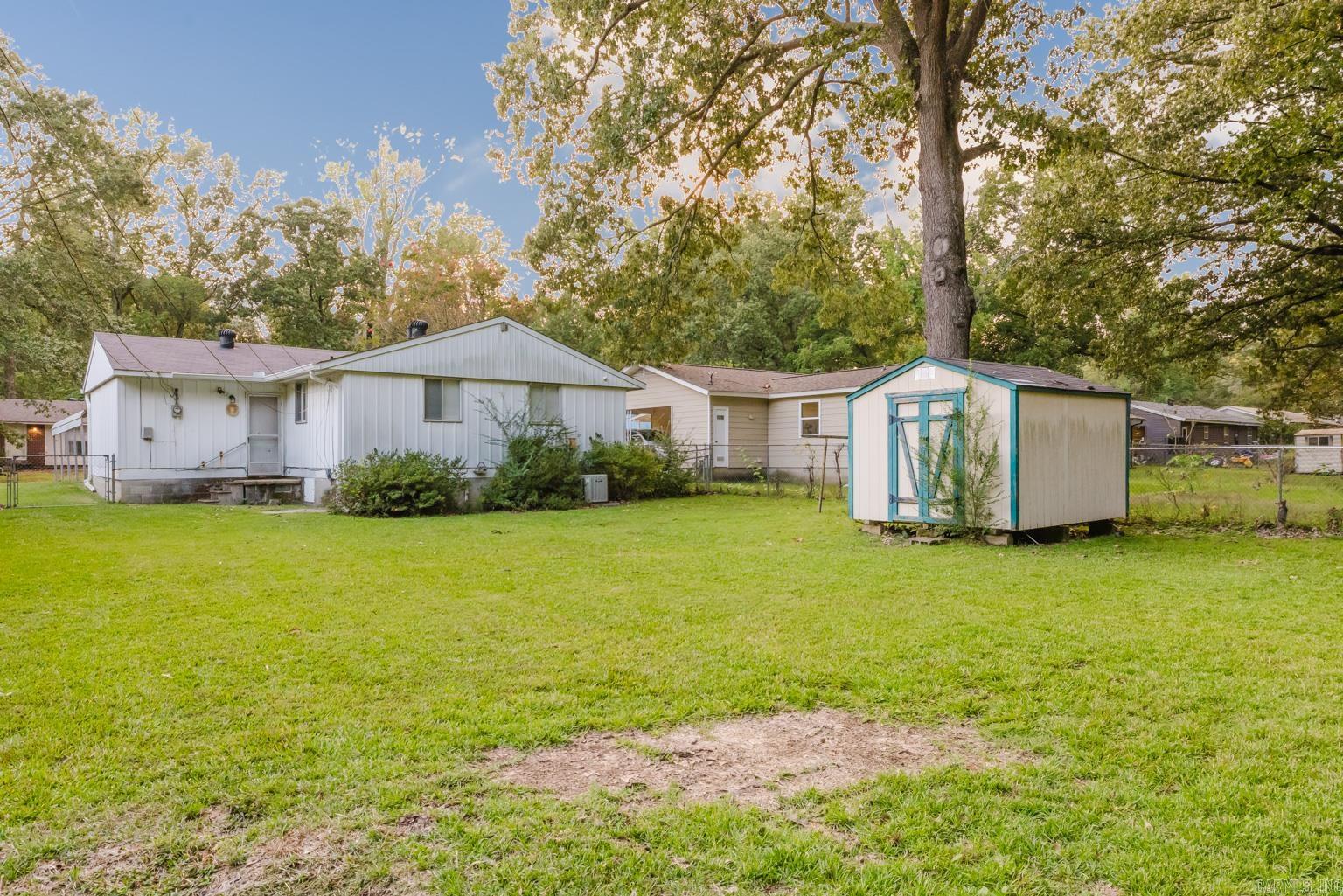 721 Edgehill Dr  Benton, AR