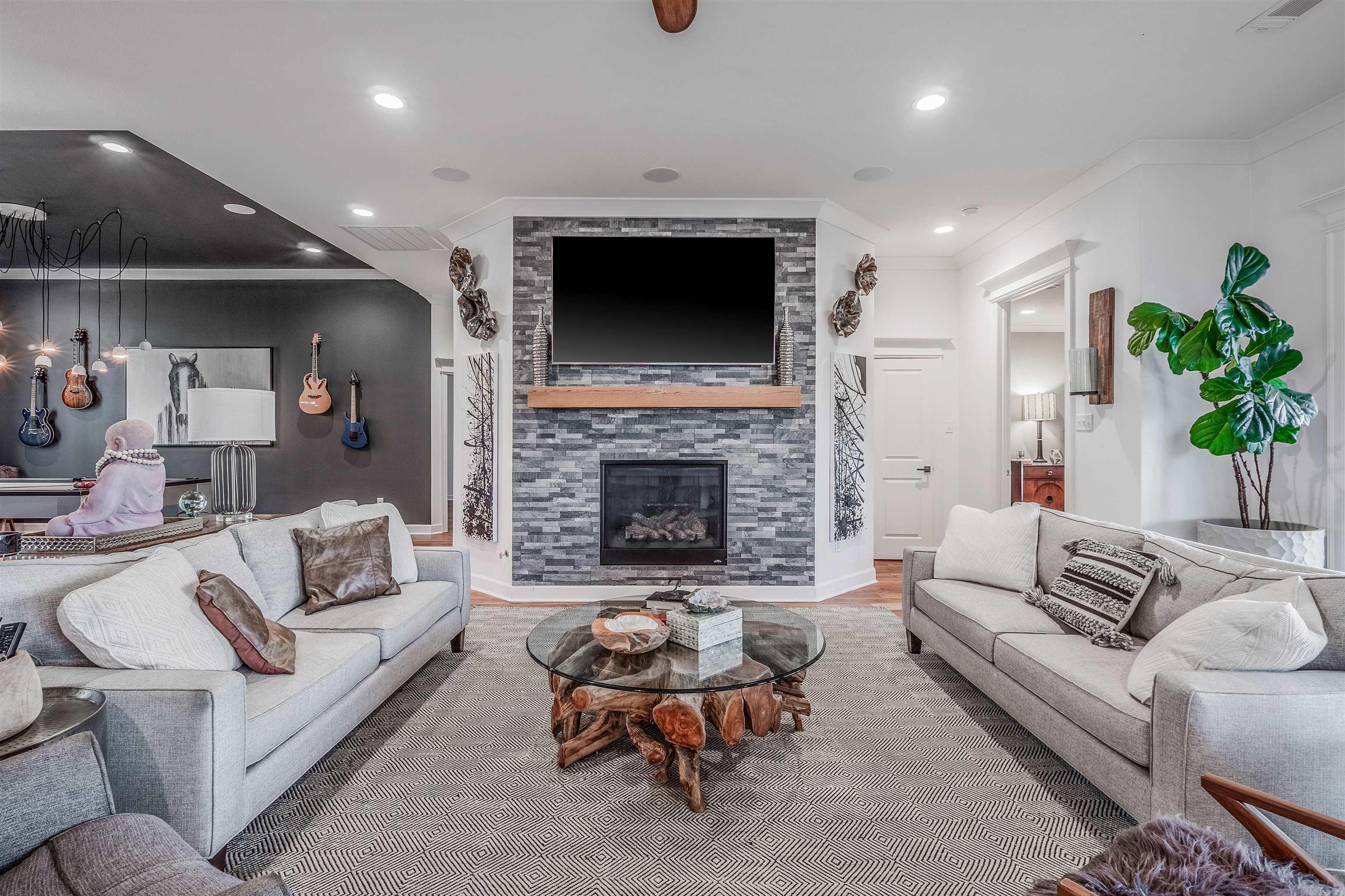 105 Riverview Dr.  Maumelle, AR