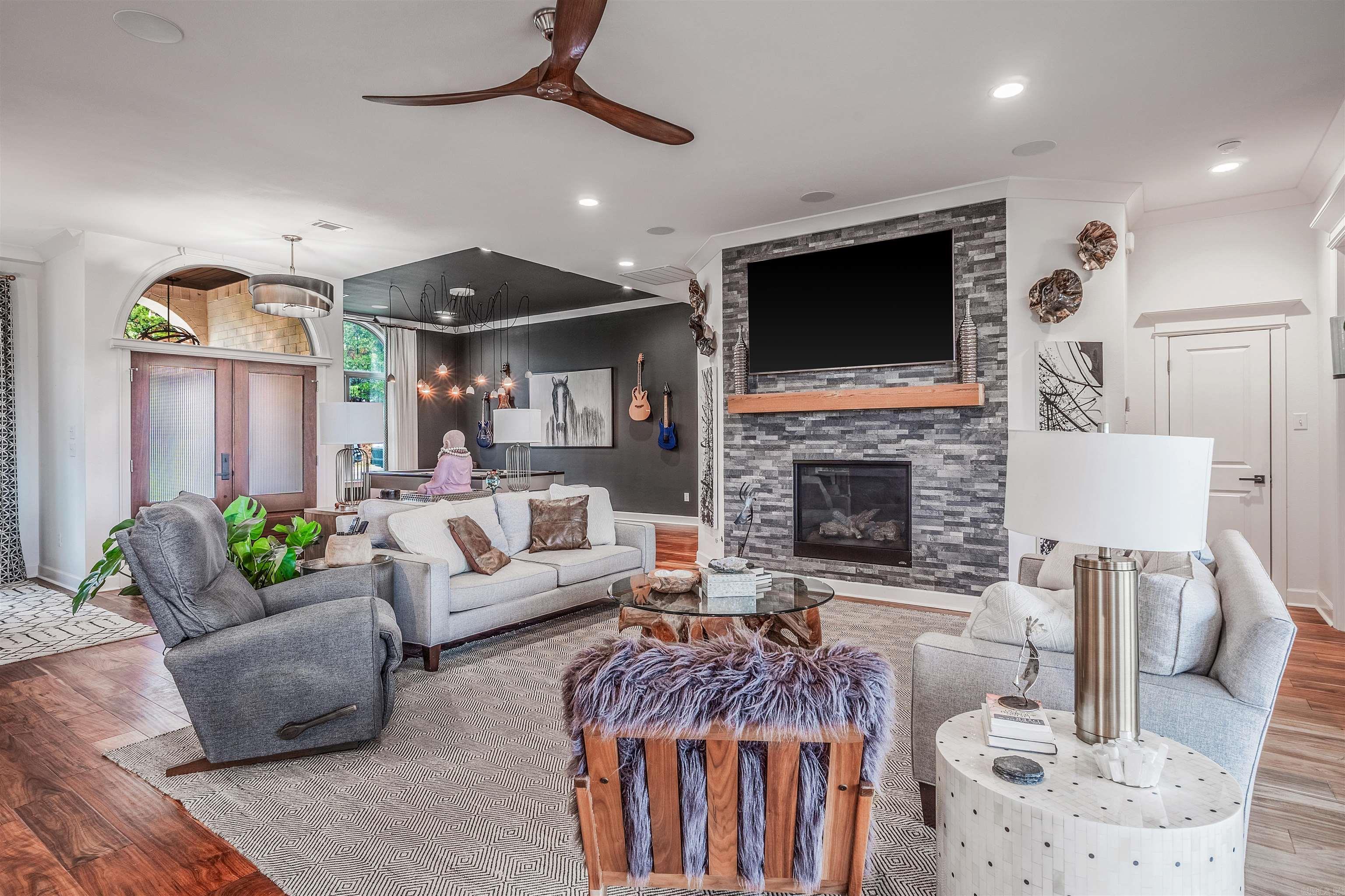 105 Riverview Dr.  Maumelle, AR