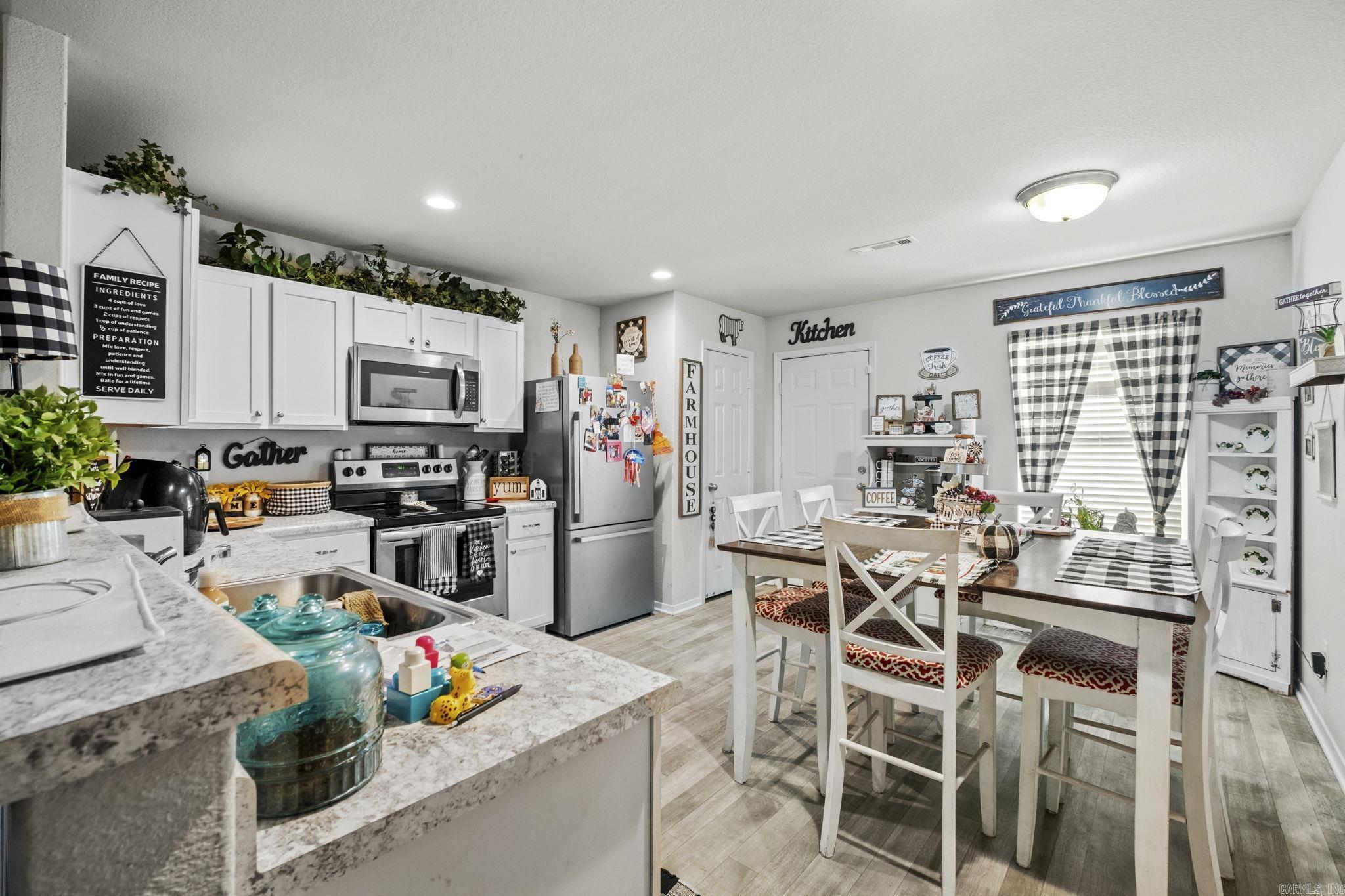 12 N Saunder  Austin, AR