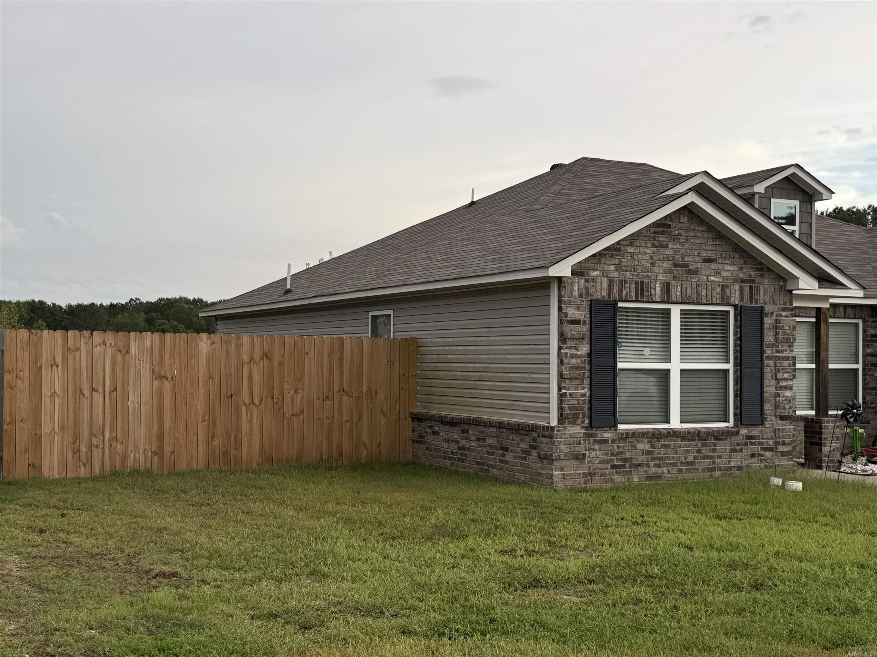 12 N Saunder  Austin, AR