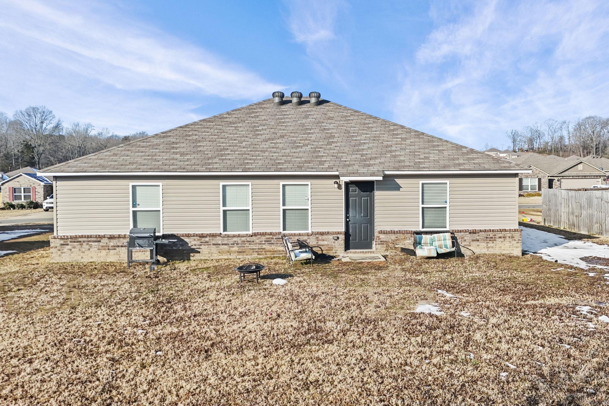 12 N Saunder  Austin, AR