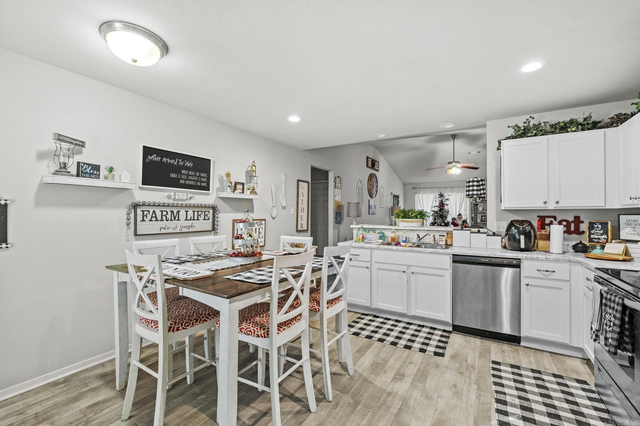 12 N Saunder  Austin, AR