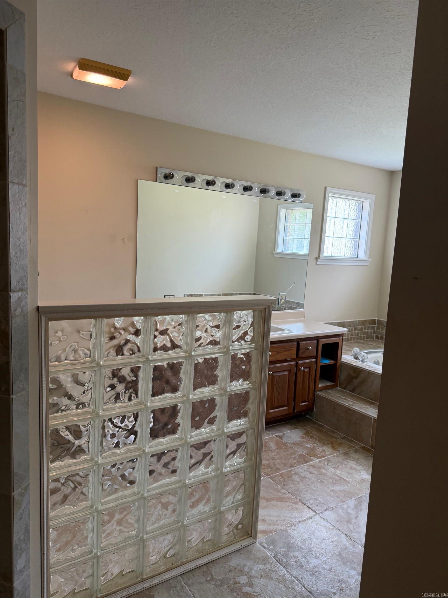 1007 S 11th  Paragould, AR