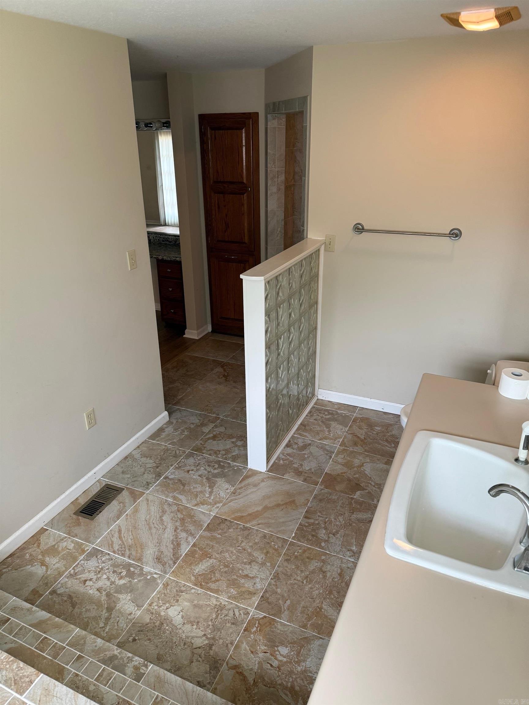 1007 S 11th  Paragould, AR