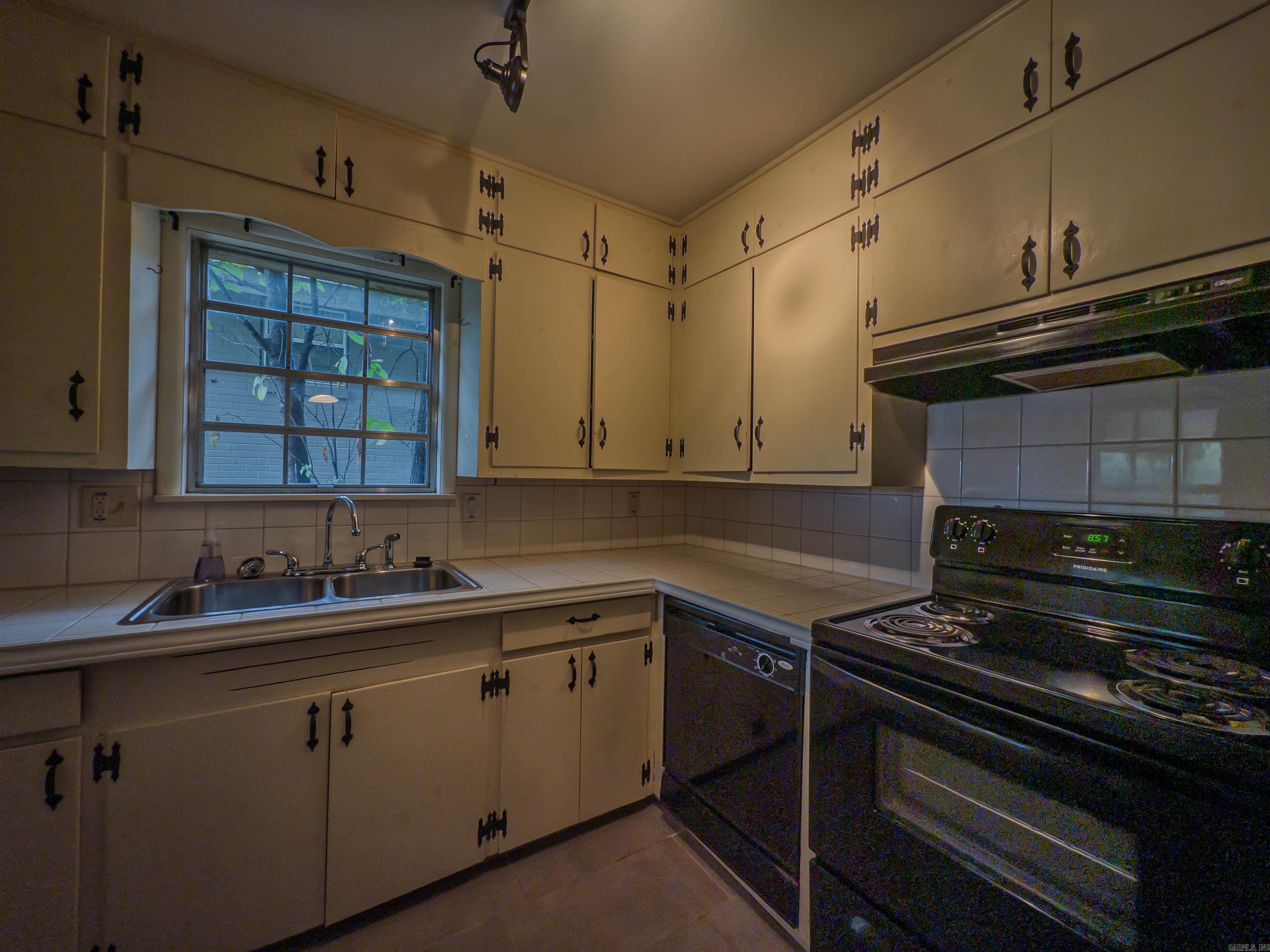 109 Schoolwood Ln  Cammack Village, AR