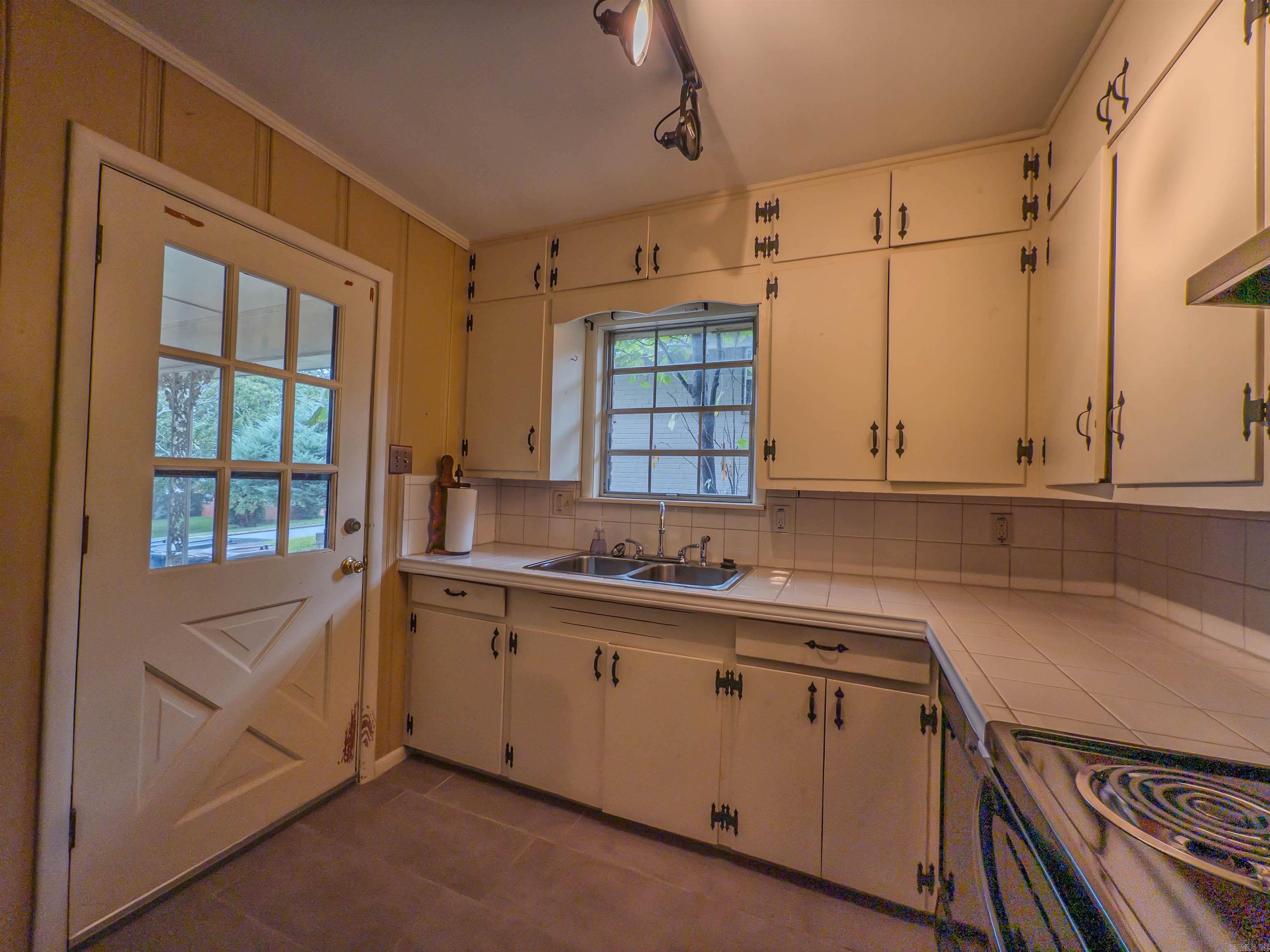109 Schoolwood Ln  Cammack Village, AR