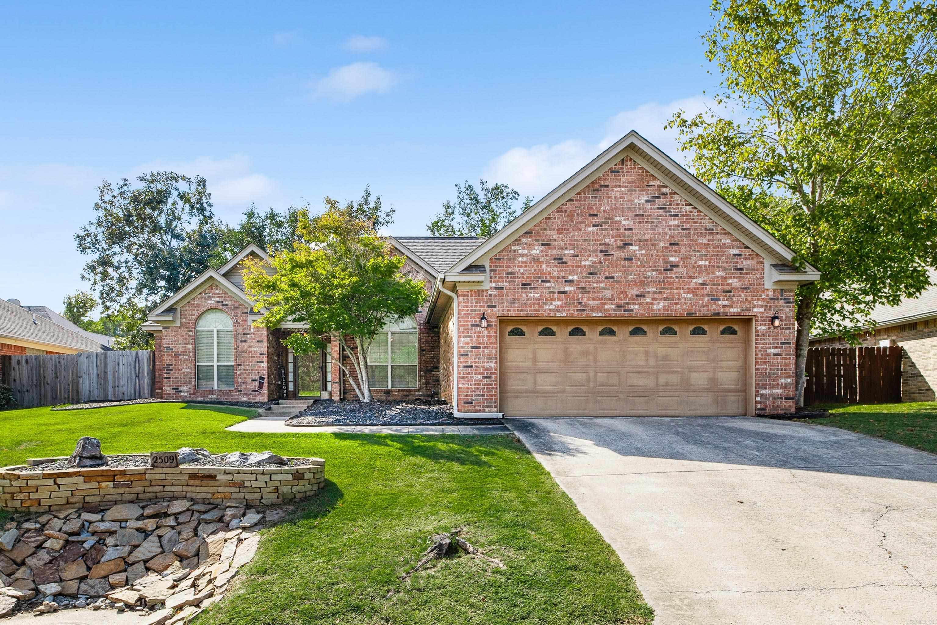 2509 Twin Oaks  Benton, AR