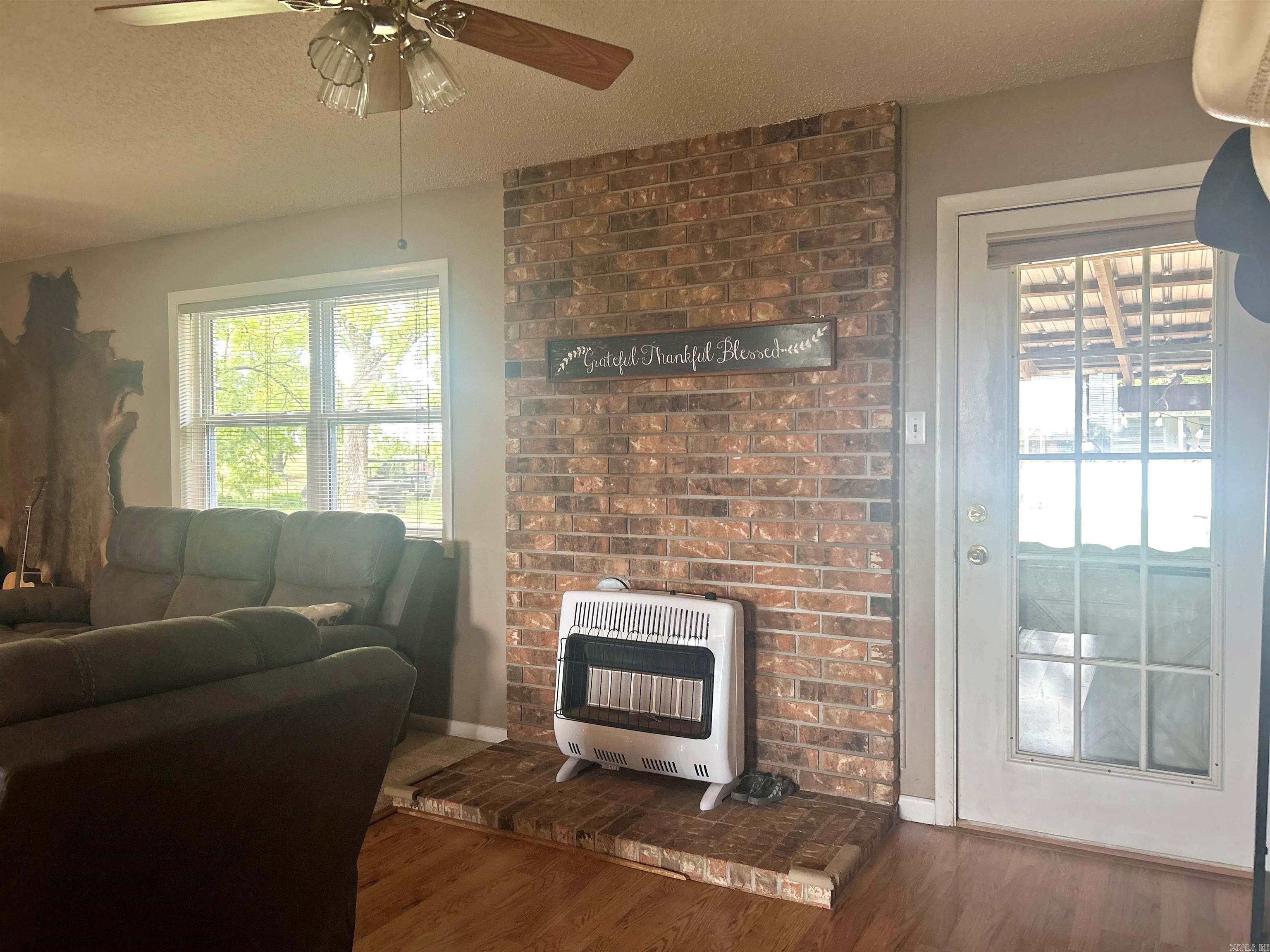 15582 84  Bismarck, AR