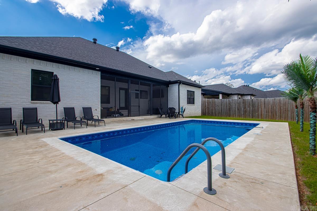 876 Oak Forest  Sherwood, AR
