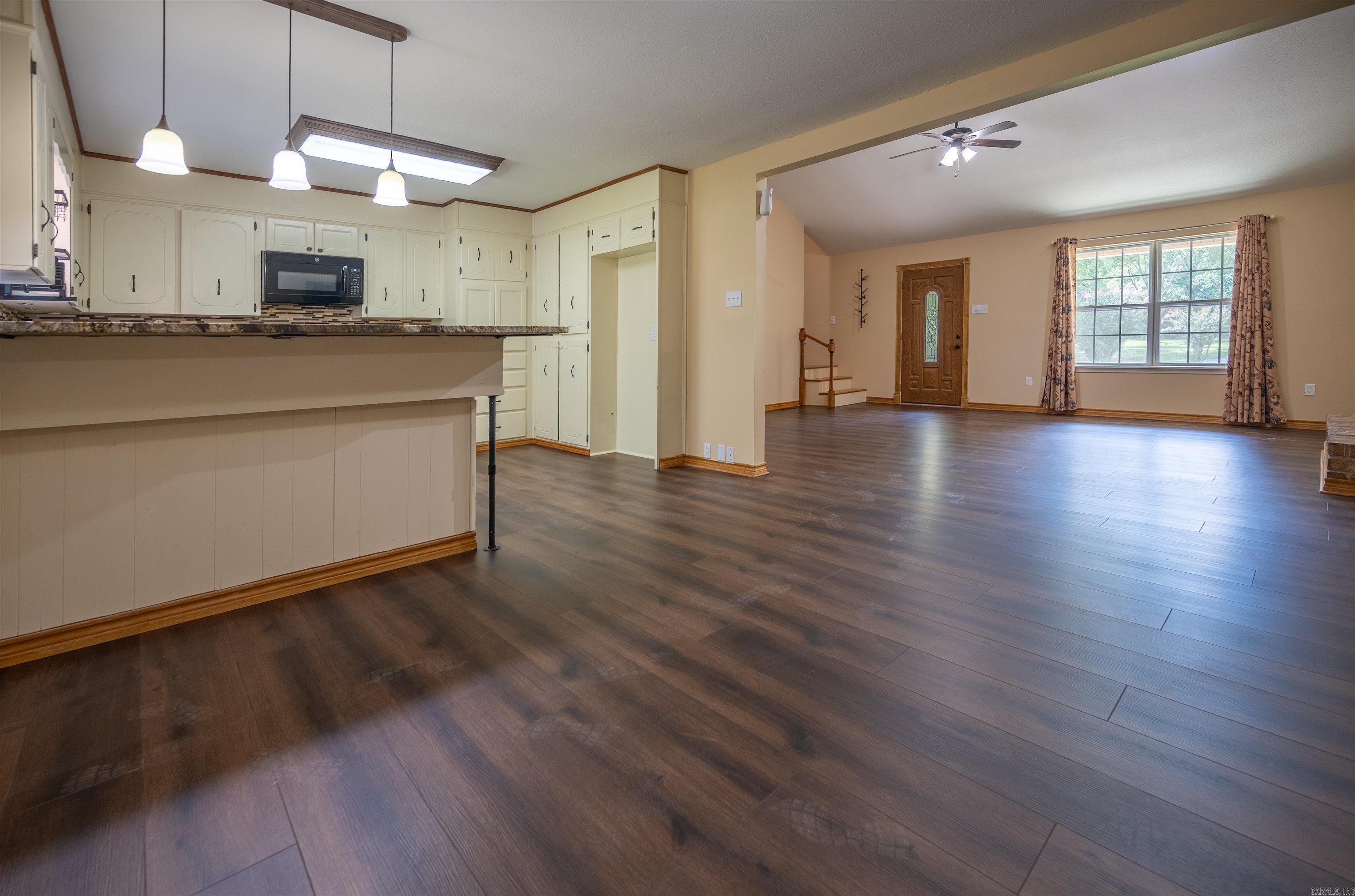 213 Pin Oak Dr  Cabot, AR