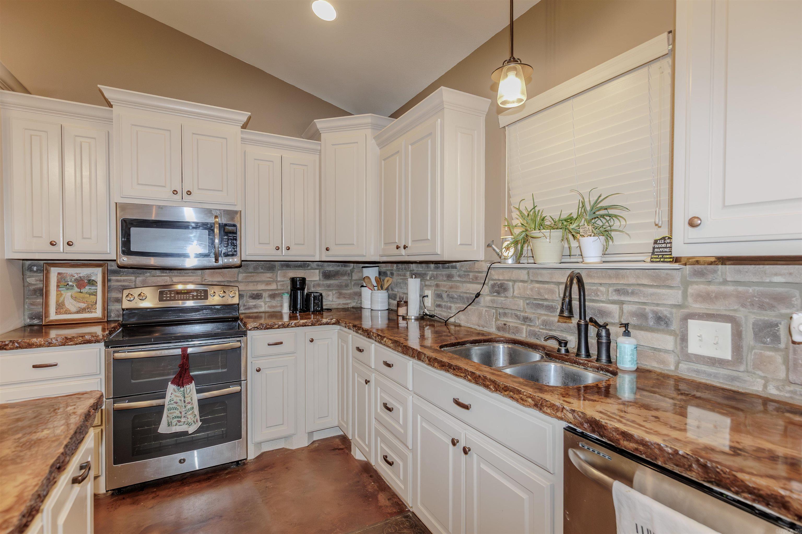 65 Wallace Bridge  Perryville, AR