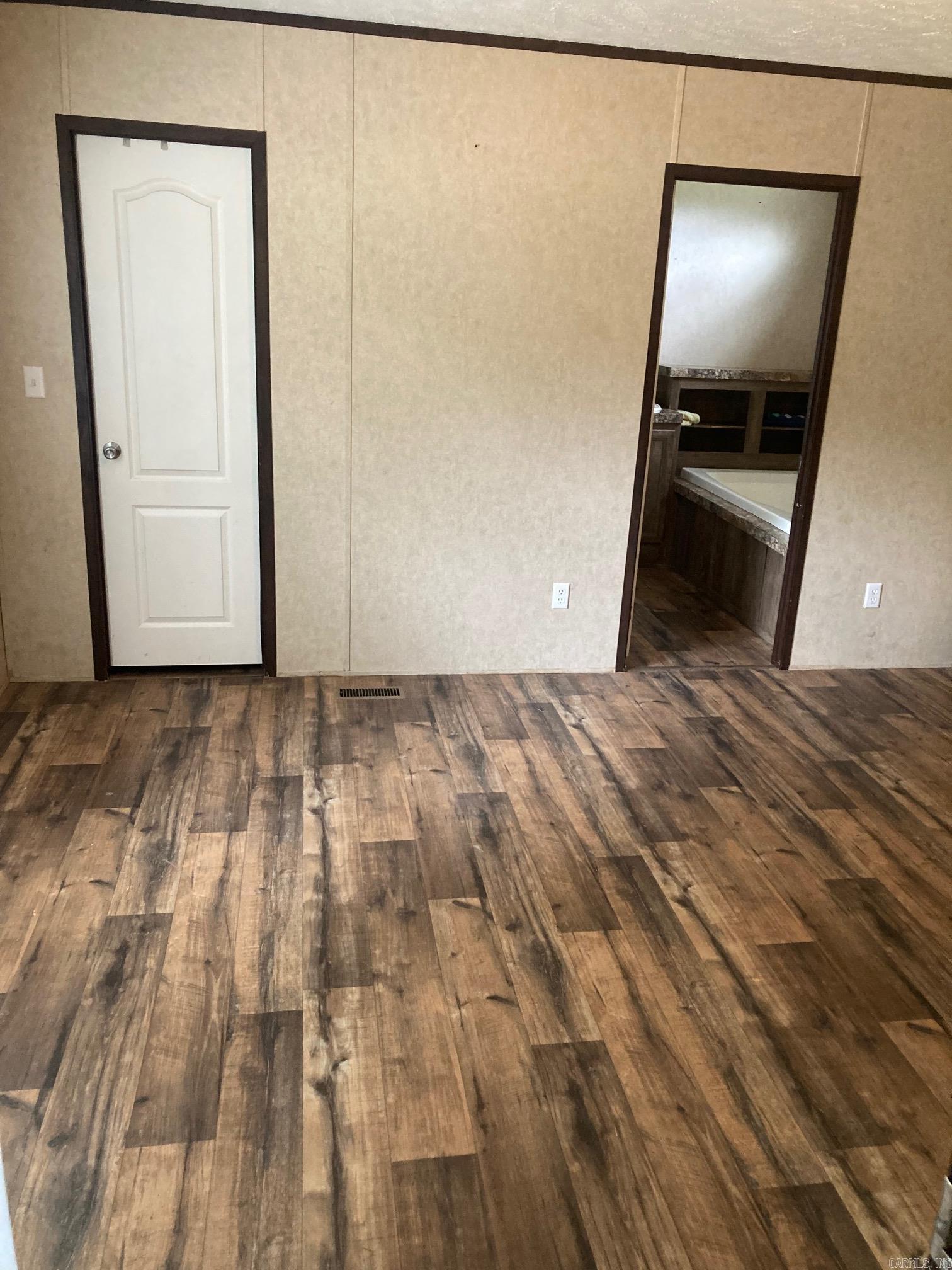 567 Daffodill  Romance, AR